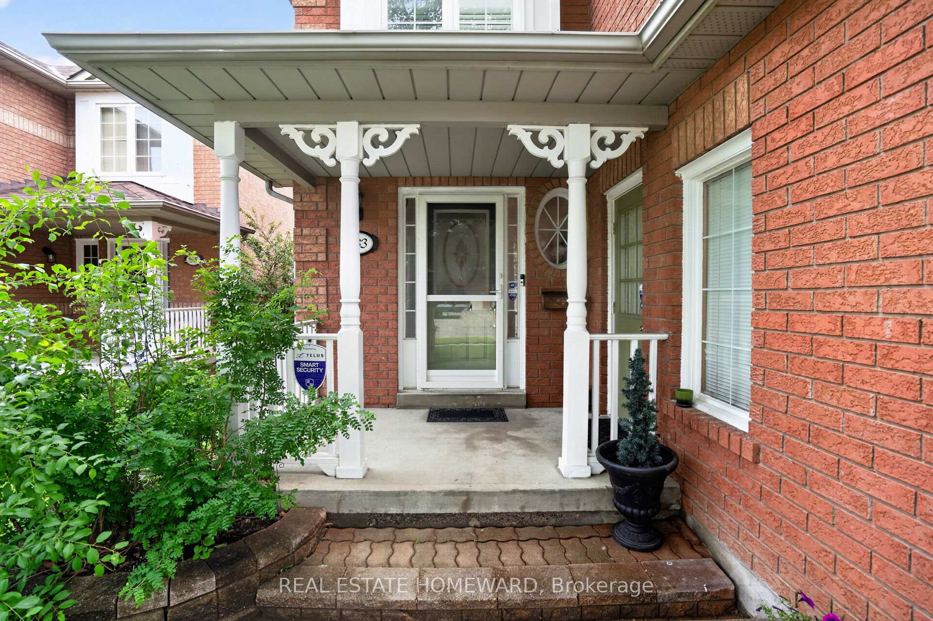 Photo 3 of 133 Tremount Street, Whitby, Brooklin — HOMEH