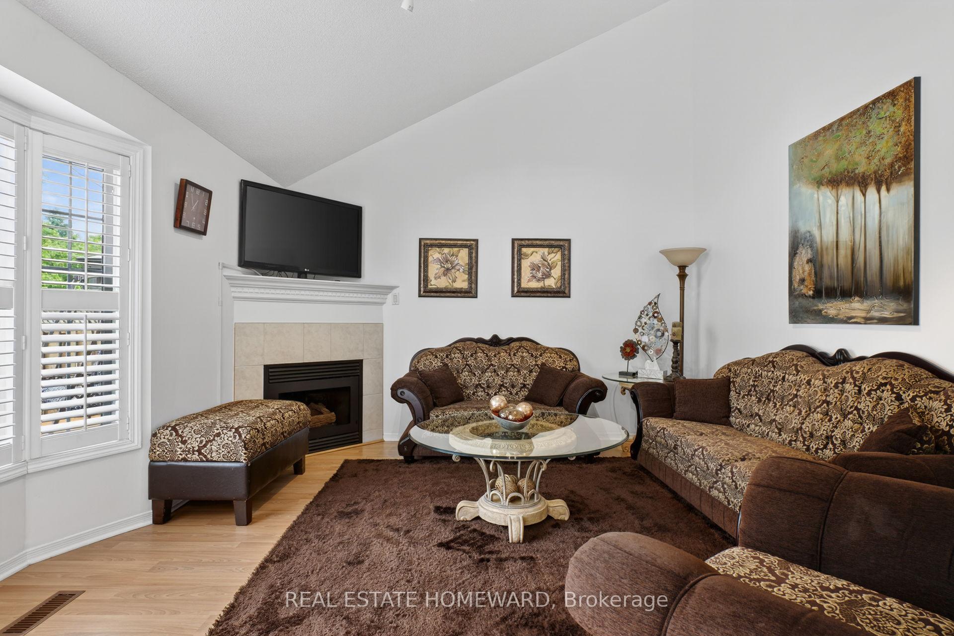 Photo 6 of 133 Tremount Street, Whitby, Brooklin — HOMEH
