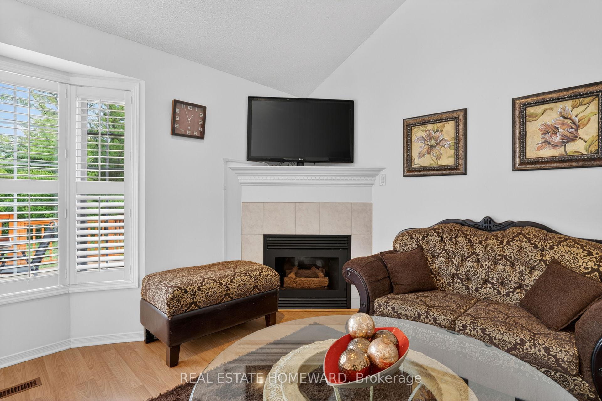 Photo 7 of 133 Tremount Street, Whitby, Brooklin — HOMEH
