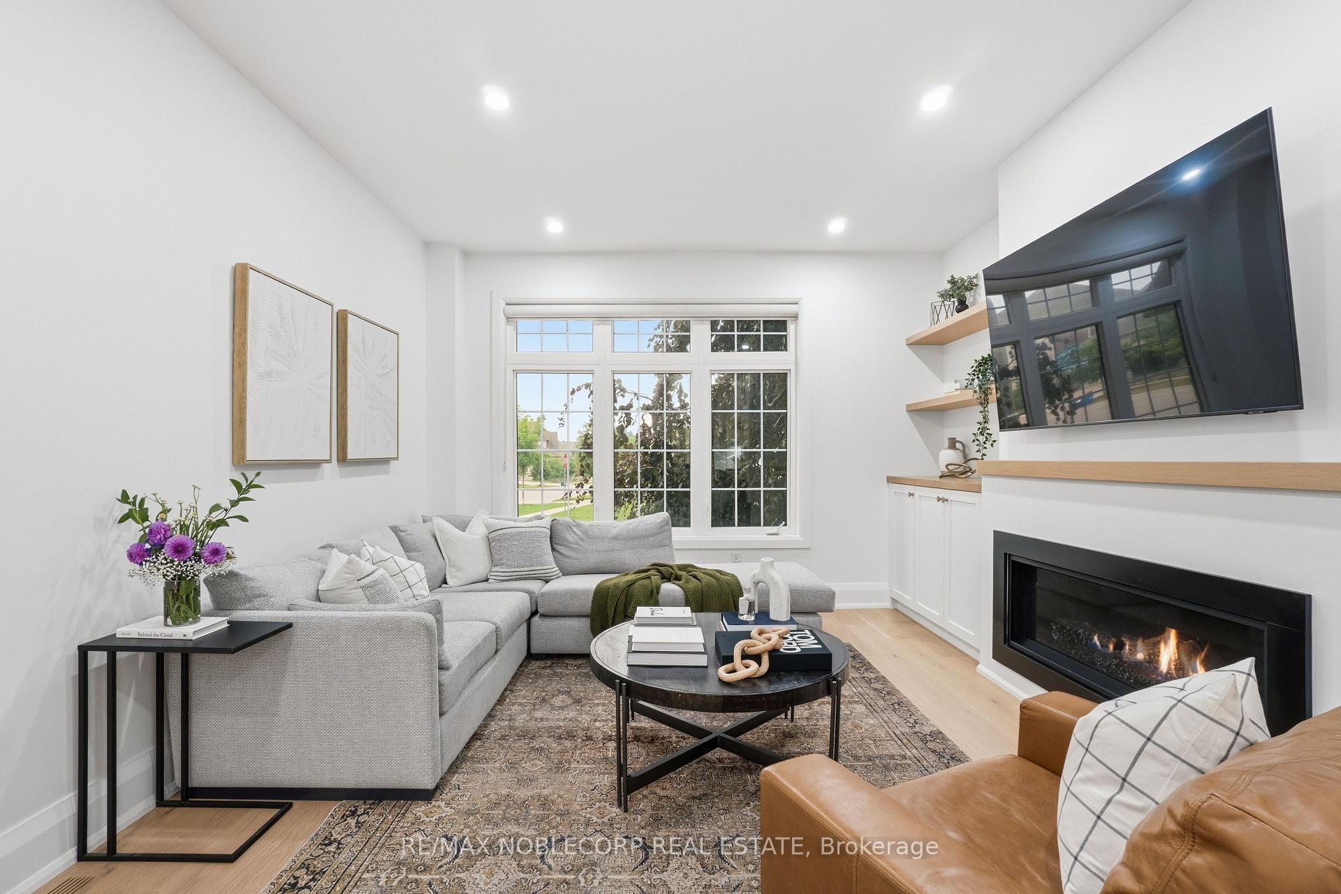 Photo 4 of 2 Glengordon Crescent, Markham, Devil's Elbow — HOMEH