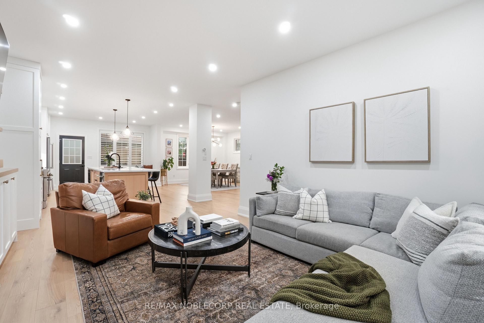 Photo 5 of 2 Glengordon Crescent, Markham, Devil's Elbow — HOMEH