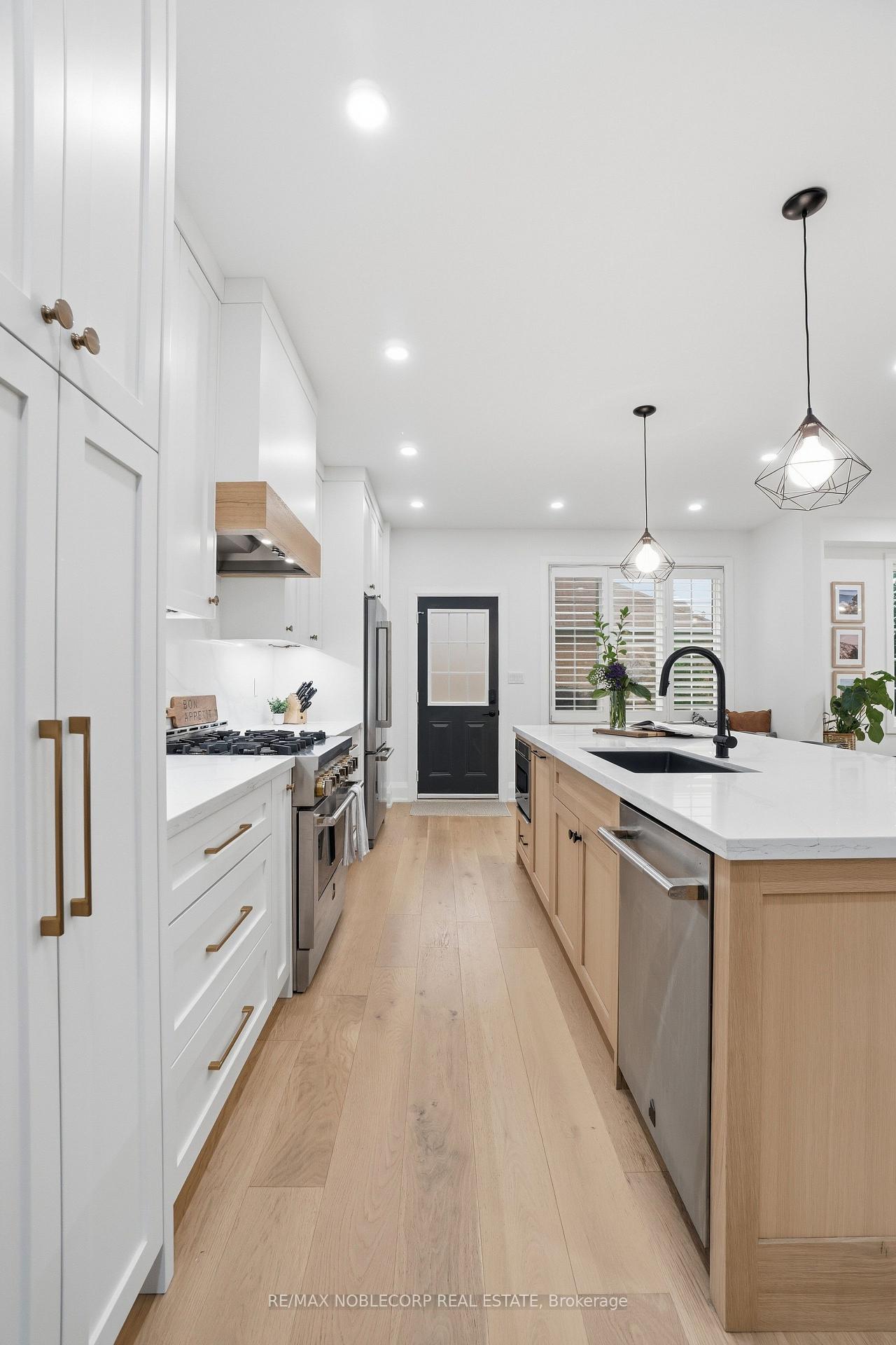 Photo 11 of 2 Glengordon Crescent, Markham, Devil's Elbow — HOMEH