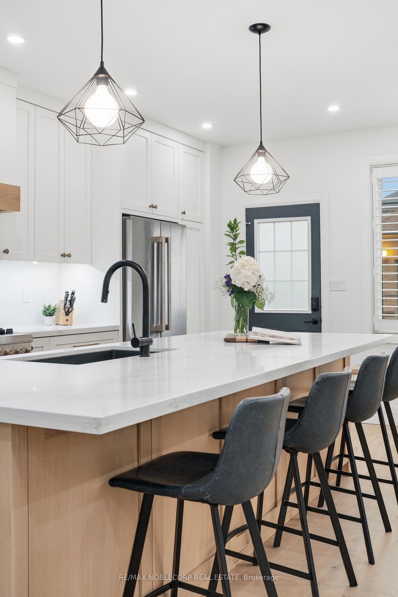Photo 12 of 2 Glengordon Crescent, Markham, Devil's Elbow — HOMEH