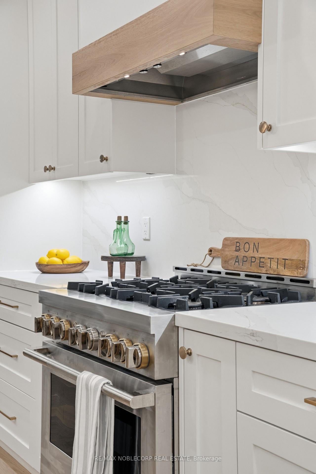 Photo 13 of 2 Glengordon Crescent, Markham, Devil's Elbow — HOMEH