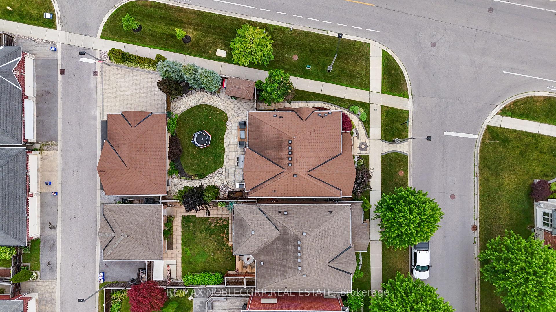 Photo 38 of 2 Glengordon Crescent, Markham, Devil's Elbow — HOMEH