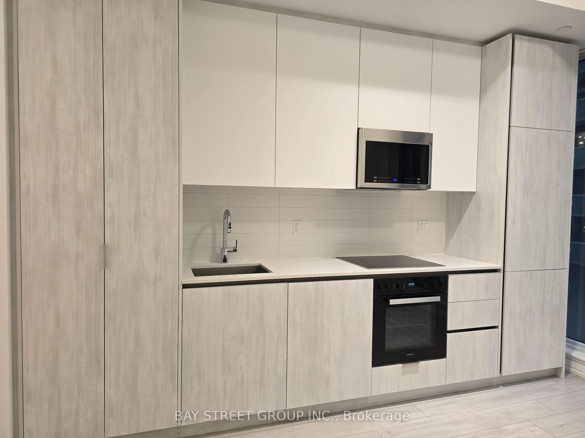 Photo 7 of Unit 802, 400 King Street W, Toronto, Waterfront Communities — HOMEH