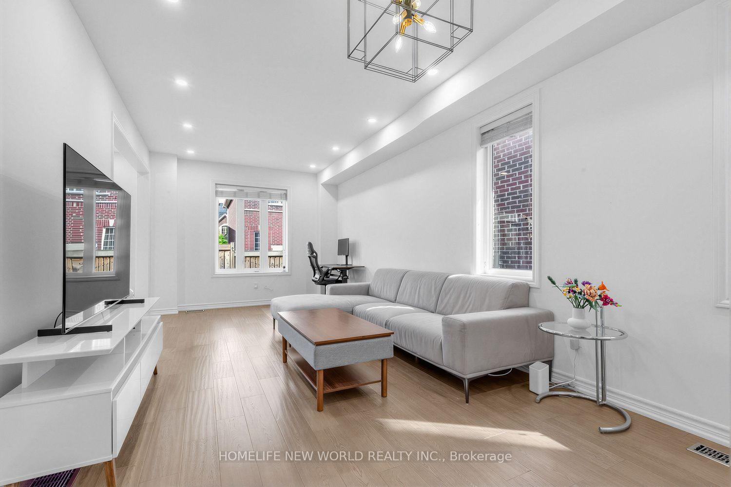 Photo 6 of 26 Living Crescent, Markham, Victoria Square — HOMEH