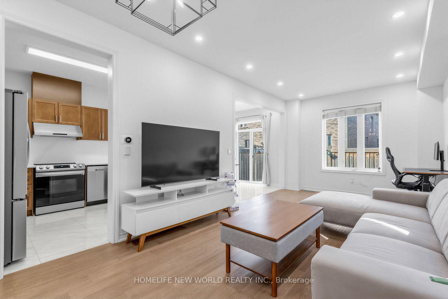 Photo 7 of 26 Living Crescent, Markham, Victoria Square — HOMEH