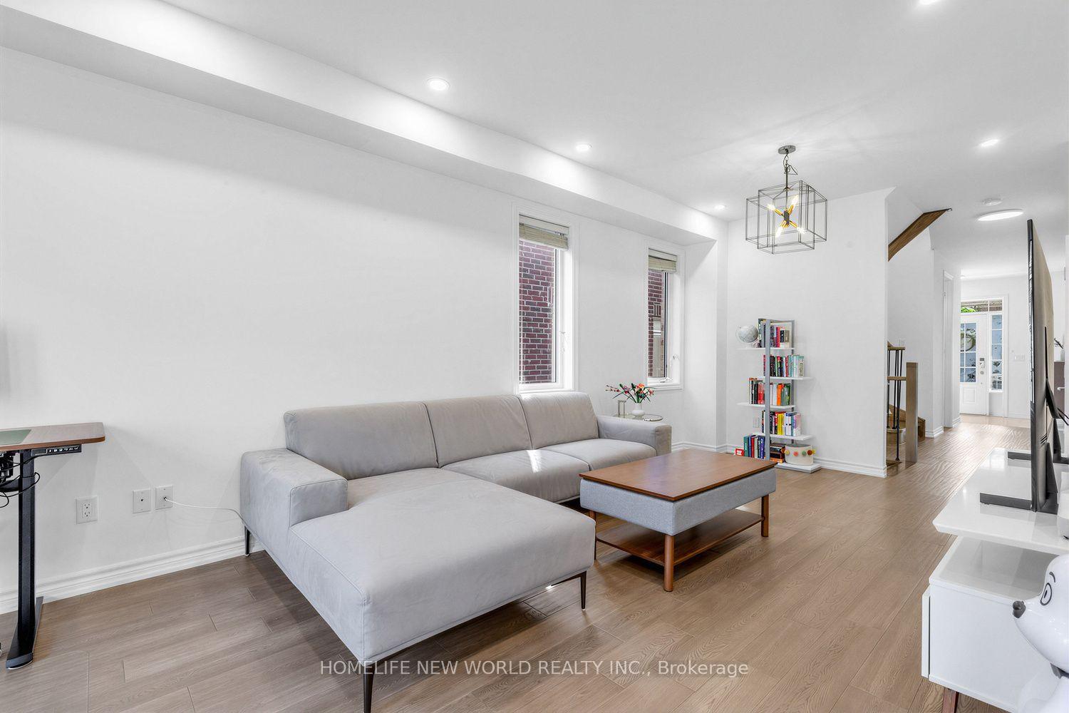 Photo 9 of 26 Living Crescent, Markham, Victoria Square — HOMEH