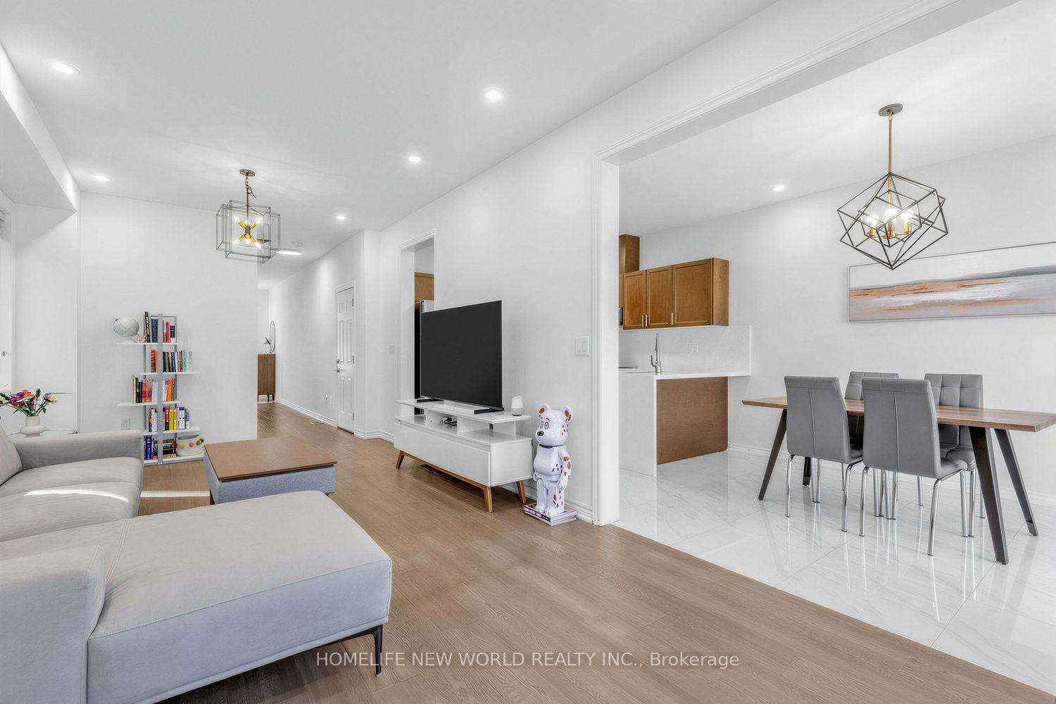 Photo 10 of 26 Living Crescent, Markham, Victoria Square — HOMEH