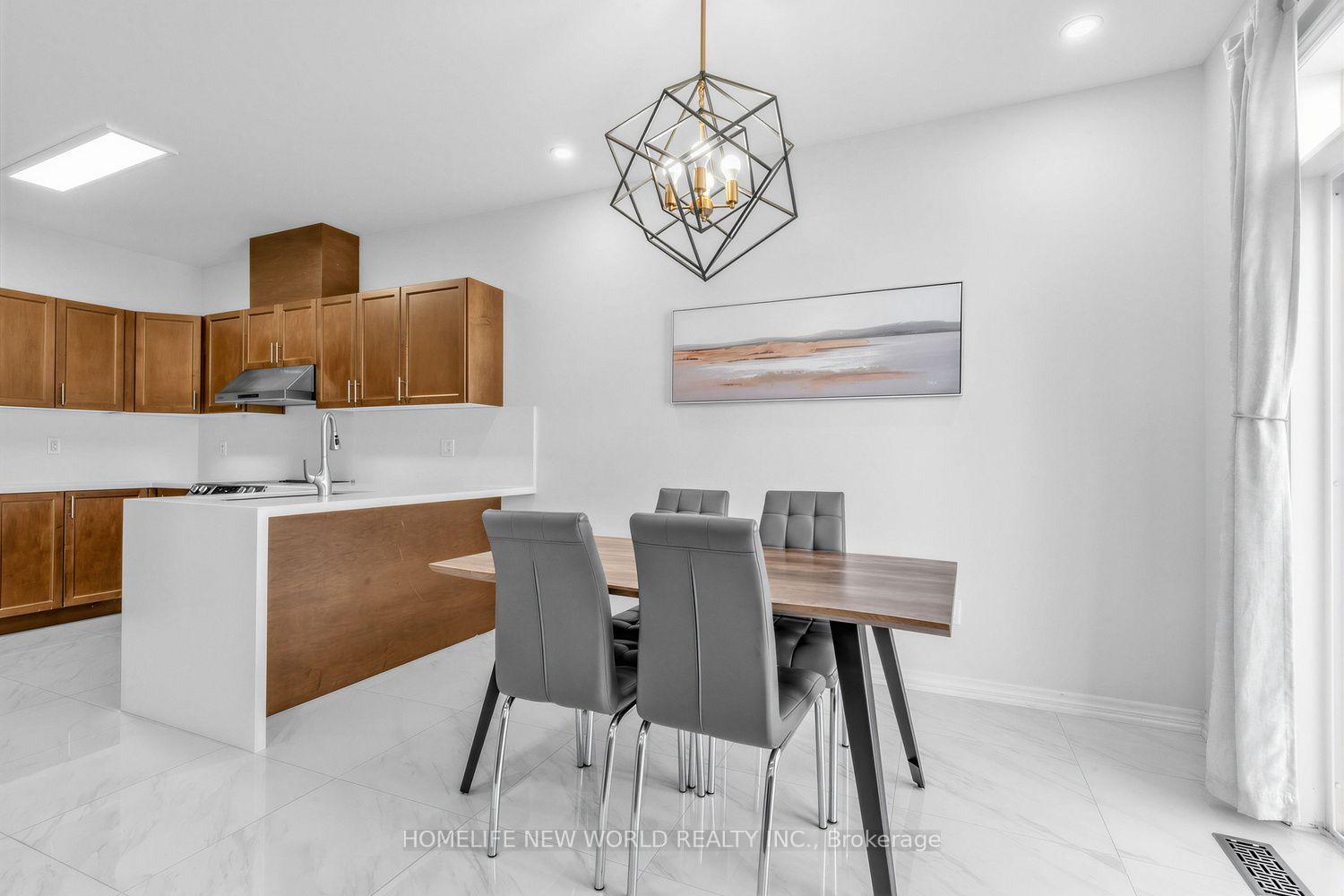 Photo 11 of 26 Living Crescent, Markham, Victoria Square — HOMEH