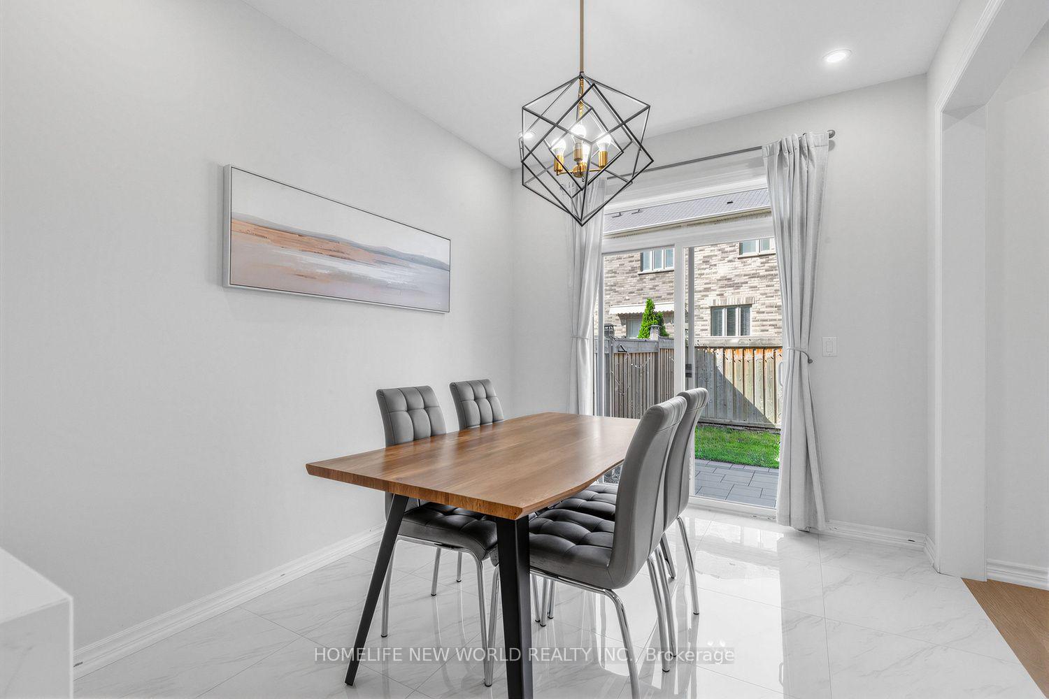 Photo 12 of 26 Living Crescent, Markham, Victoria Square — HOMEH