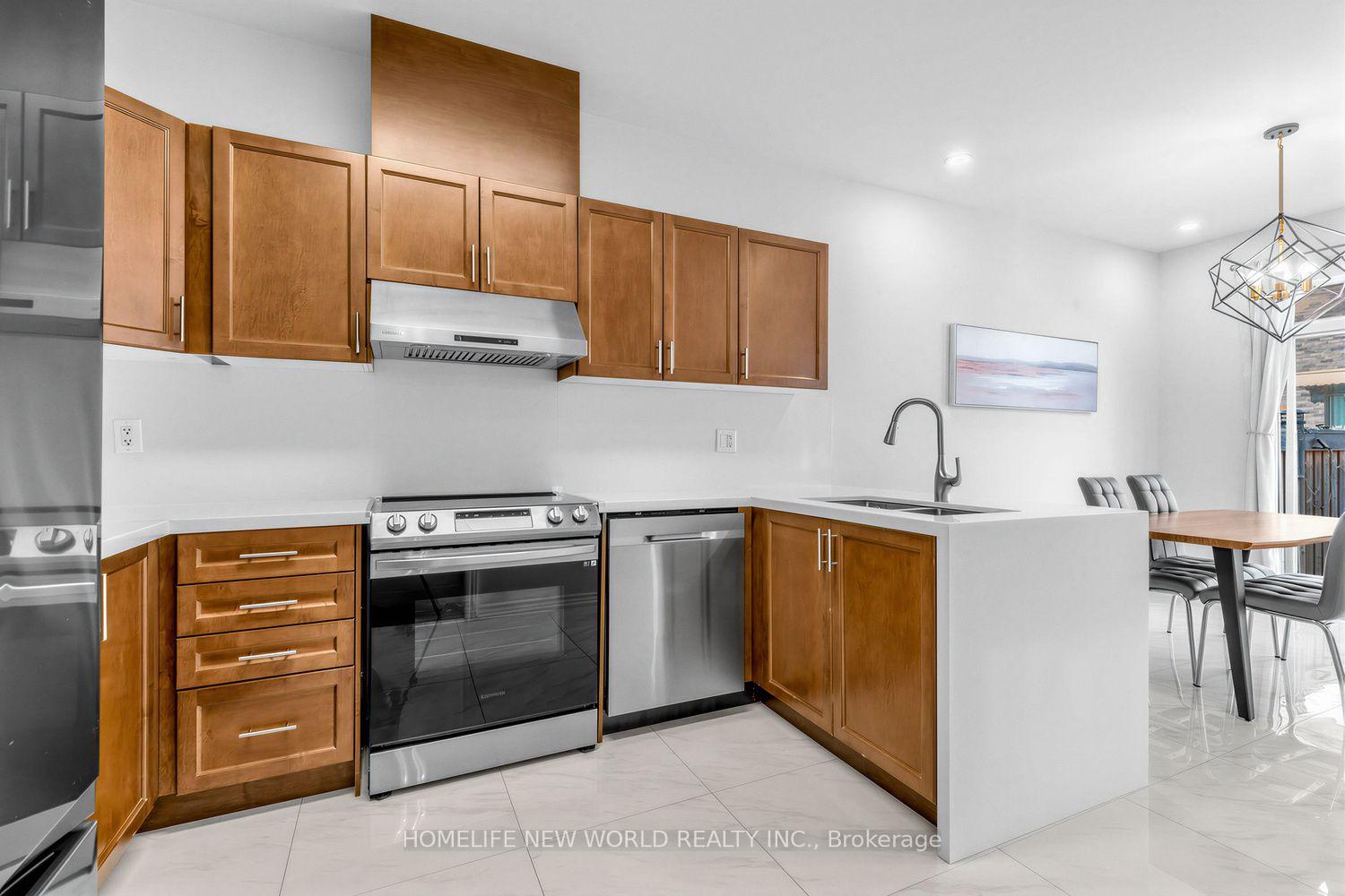 Photo 16 of 26 Living Crescent, Markham, Victoria Square — HOMEH