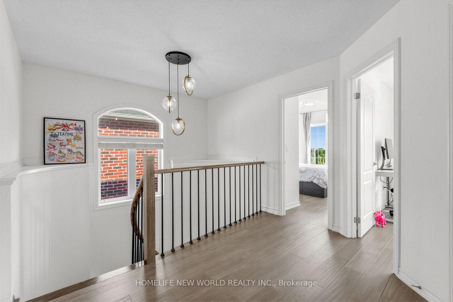 Photo 17 of 26 Living Crescent, Markham, Victoria Square — HOMEH