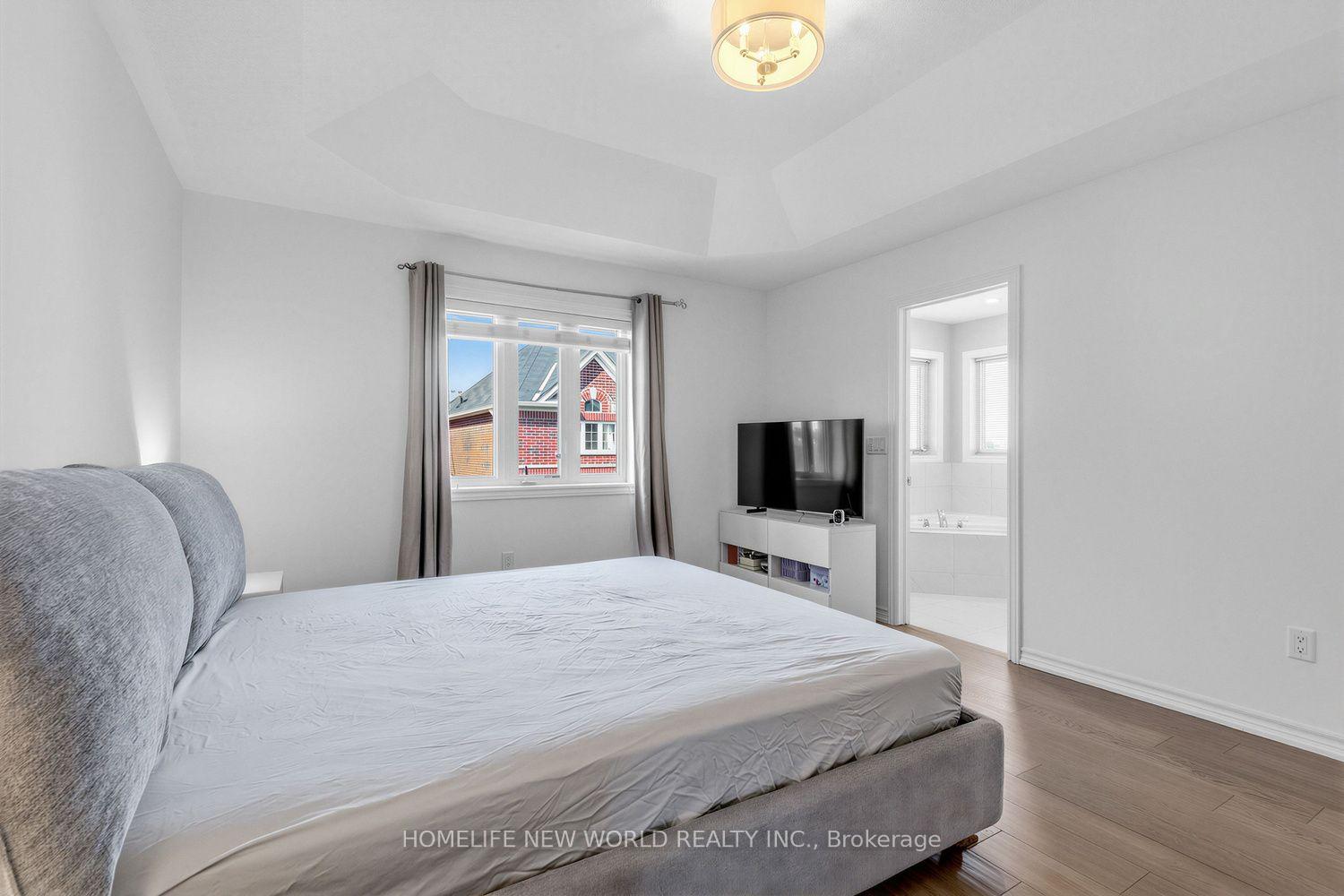 Photo 19 of 26 Living Crescent, Markham, Victoria Square — HOMEH