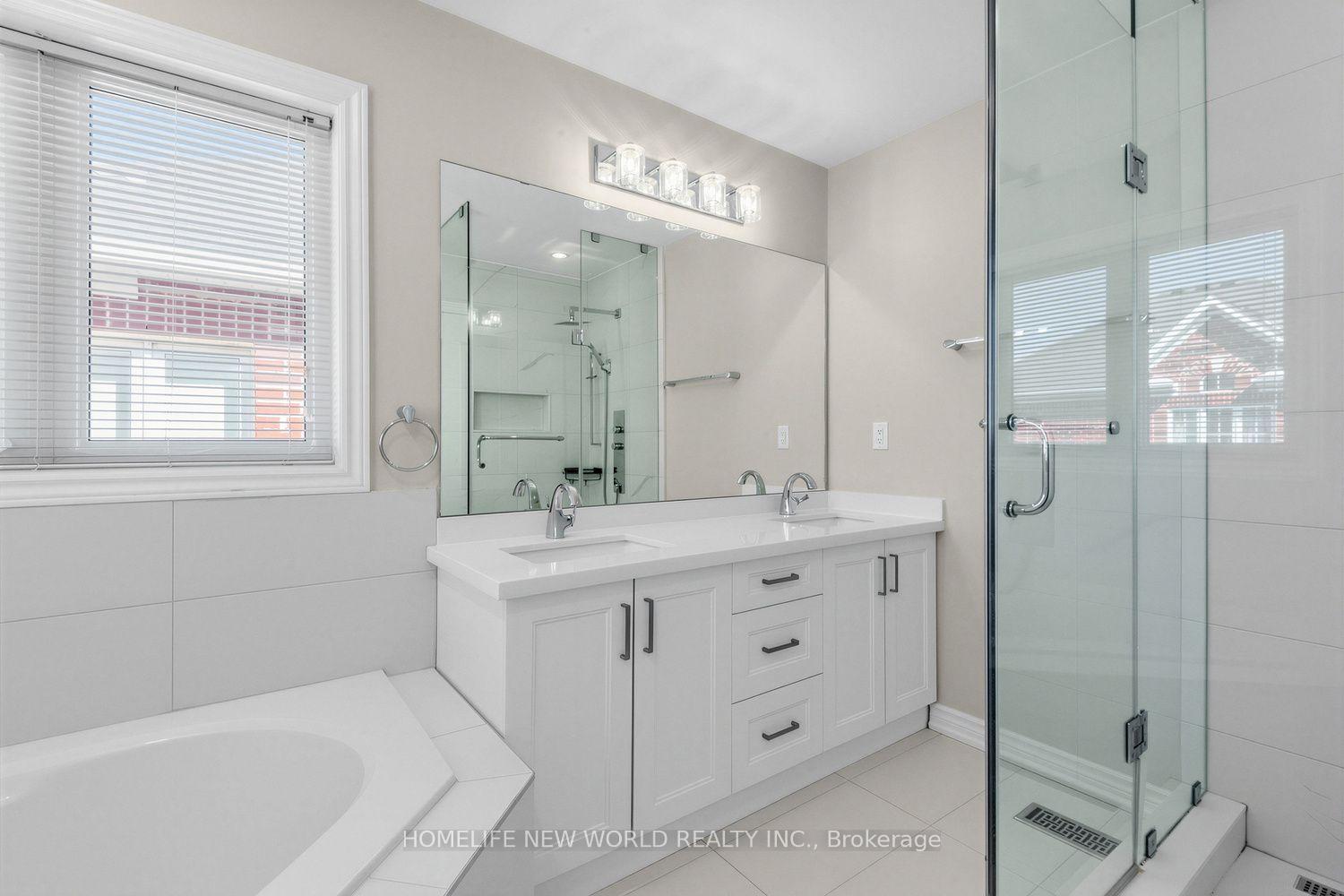Photo 21 of 26 Living Crescent, Markham, Victoria Square — HOMEH