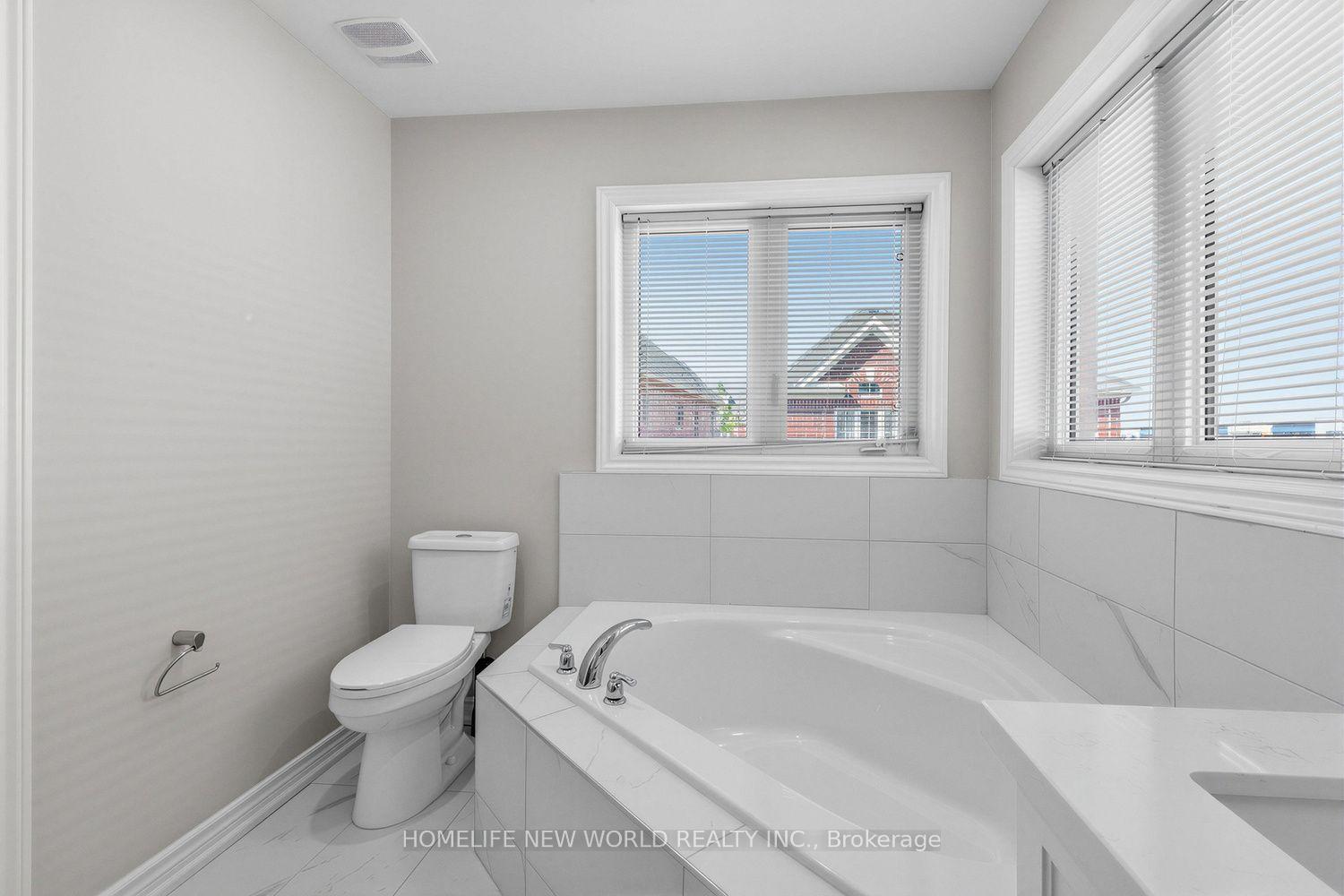 Photo 22 of 26 Living Crescent, Markham, Victoria Square — HOMEH