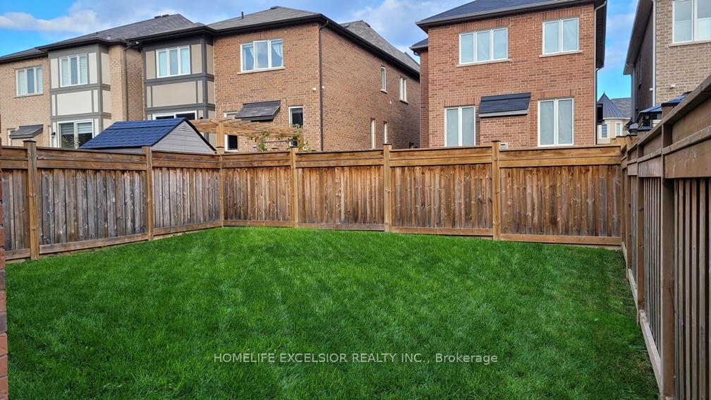 Photo 3 of 130 Major Crescent, Aurora, Rural Aurora — HOMEH
