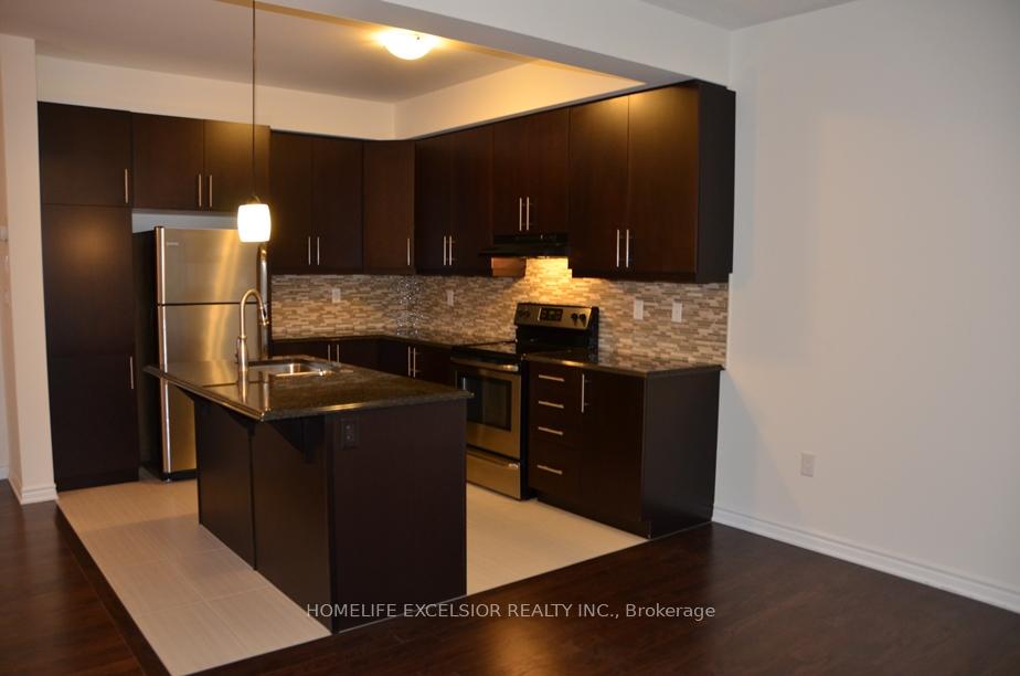 Photo 5 of 130 Major Crescent, Aurora, Rural Aurora — HOMEH