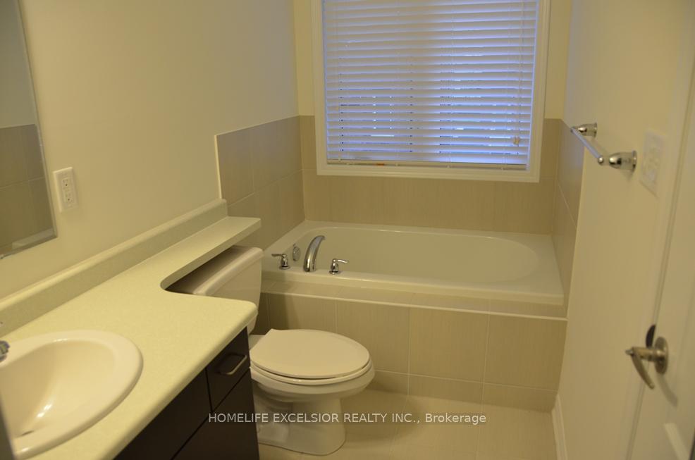 Photo 15 of 130 Major Crescent, Aurora, Rural Aurora — HOMEH