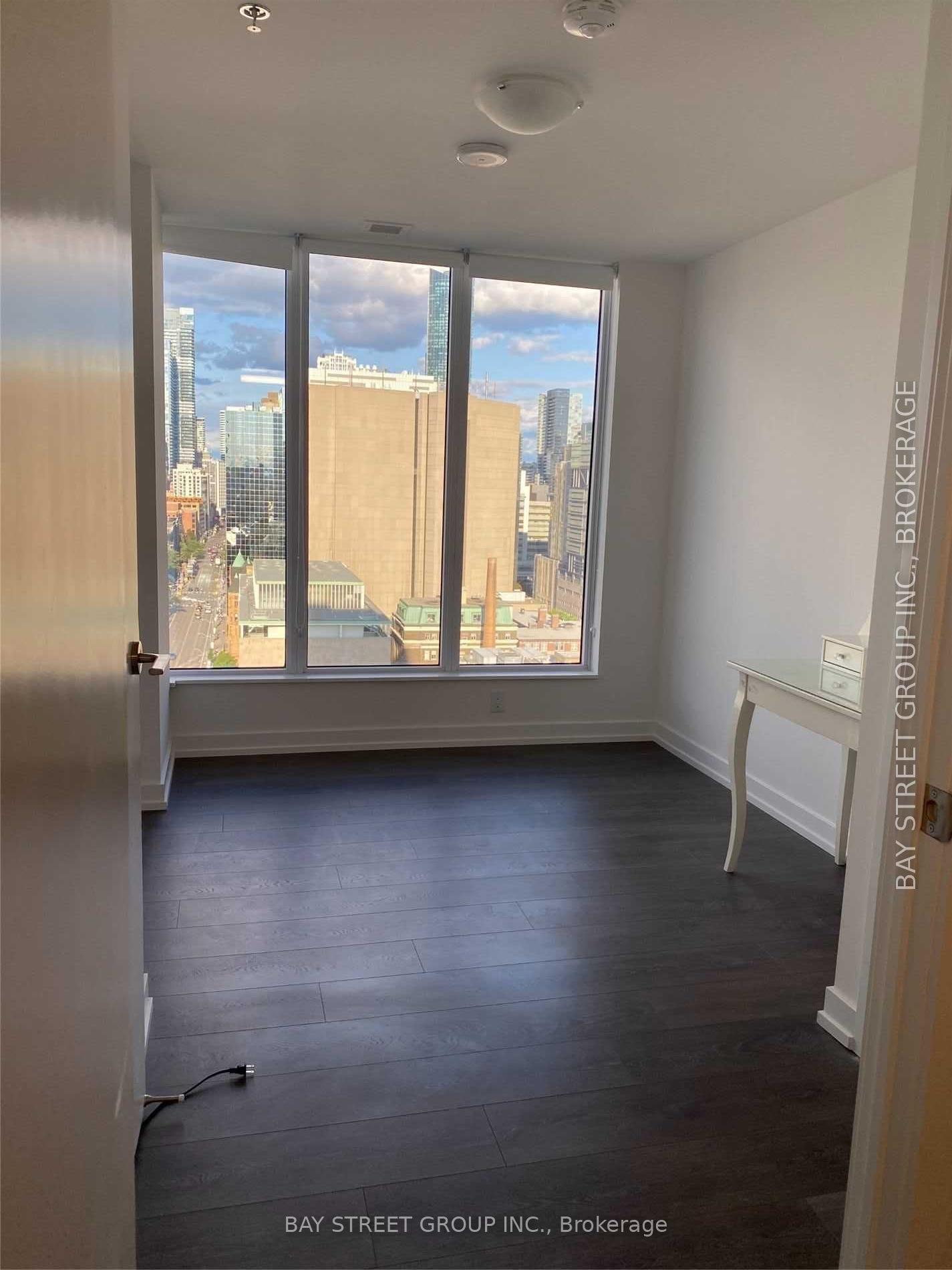 Photo 9 of Unit 1706, 203 College Street, Toronto, Kensington-Chinatown — HOMEH