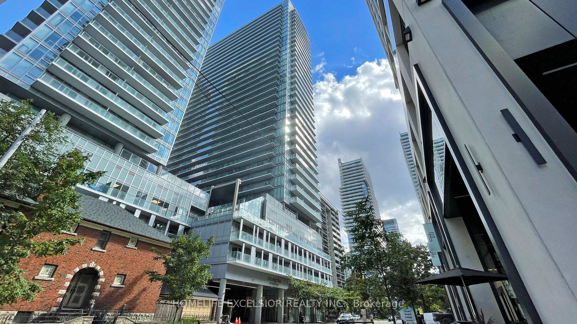 Photo 2 of Unit 914, 195 Redpath Avenue, Toronto, Mount Pleasant West — HOMEH