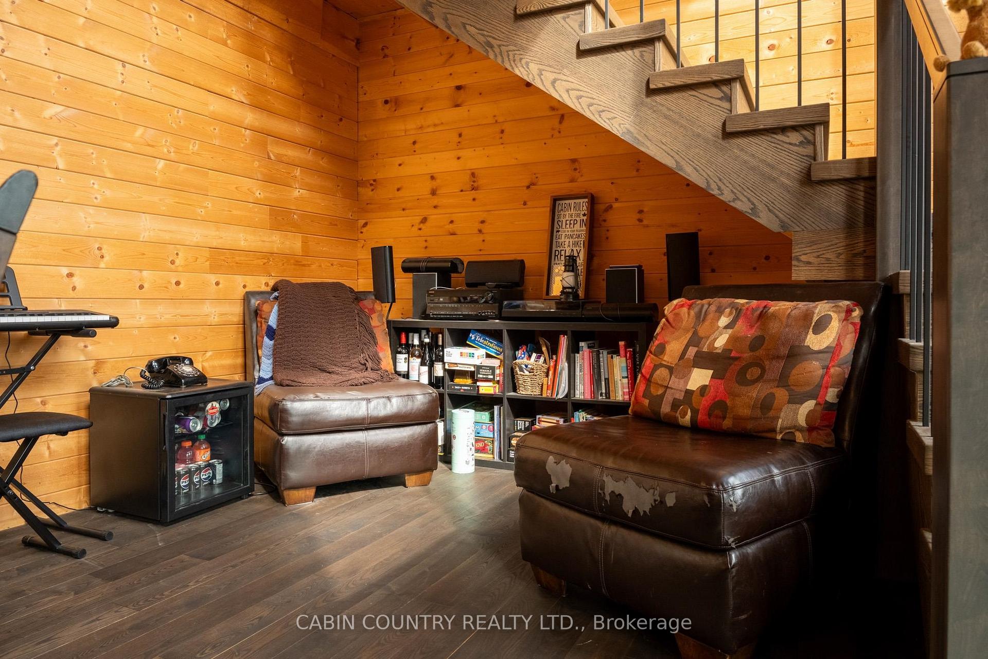 Photo 20 of 63 S Poplar Bay, First Nations — HOMEH