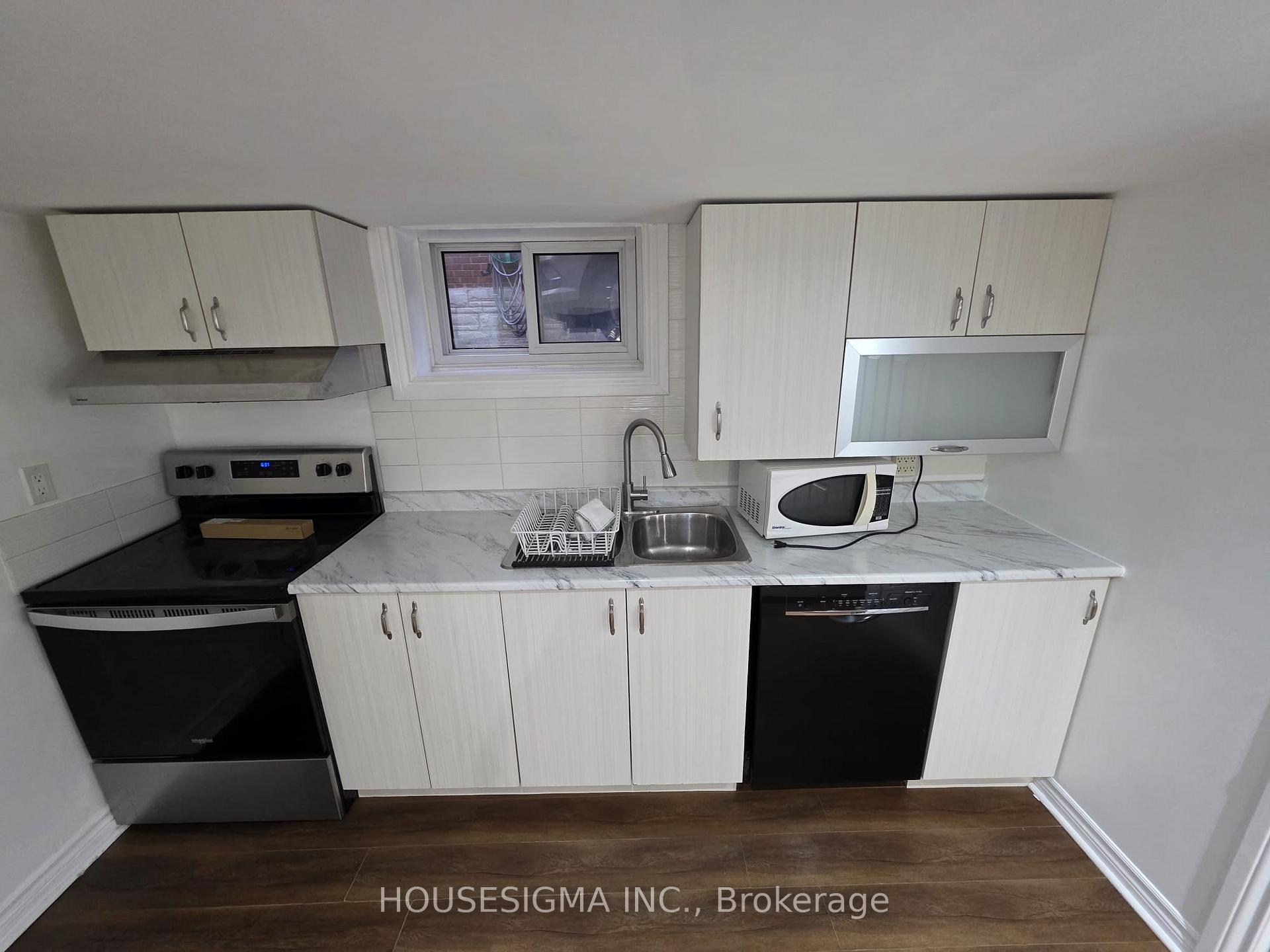 Photo 3 of Unit BSMT, 30 Silvercrest Avenue, Etobicoke, Alderwood — HOMEH