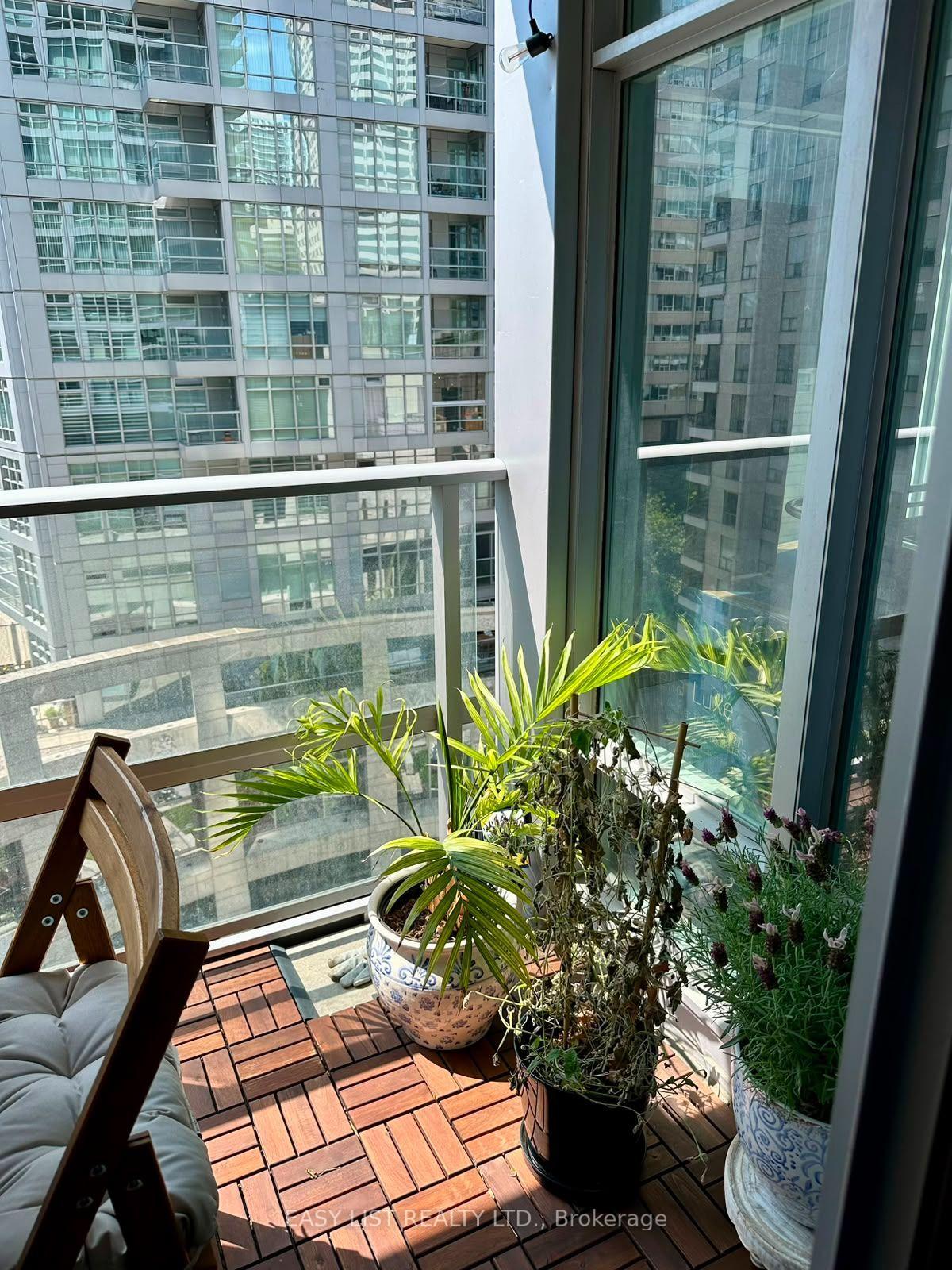 Photo 5 of Unit 804, 2191 Yonge Street, Toronto, Mount Pleasant West — HOMEH