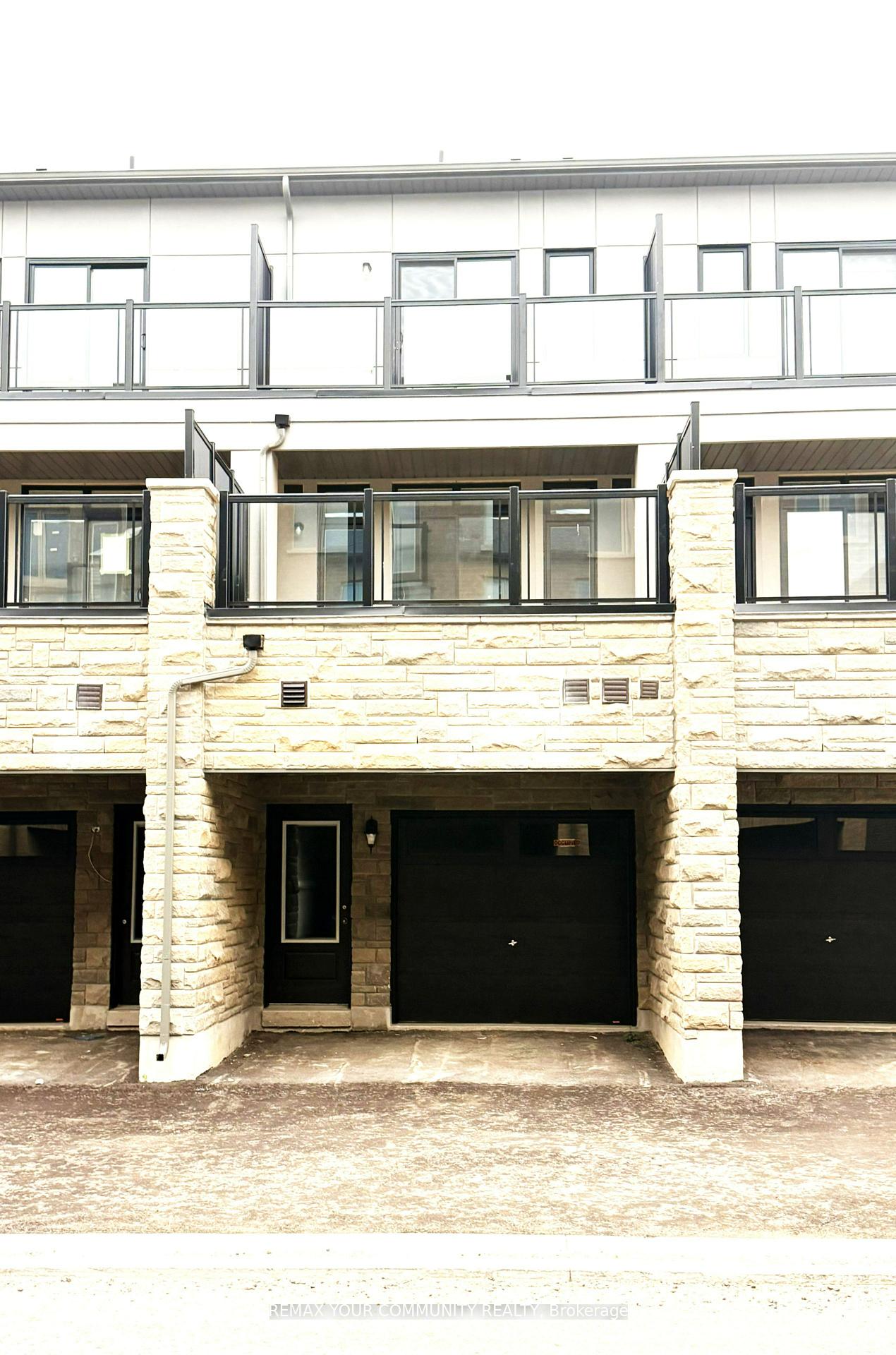 Photo 2 of 147 Berczy Green Drive, Markham, Rural Markham — HOMEH