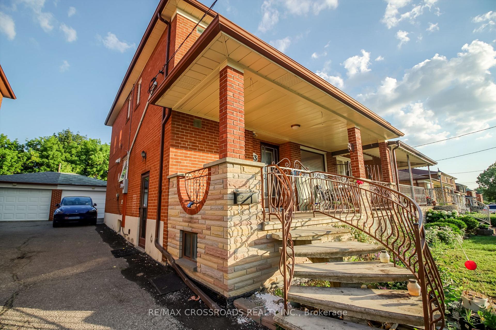 Photo 2 of 53 Giltspur Drive, North York, Glenfield-Jane Heights — HOMEH