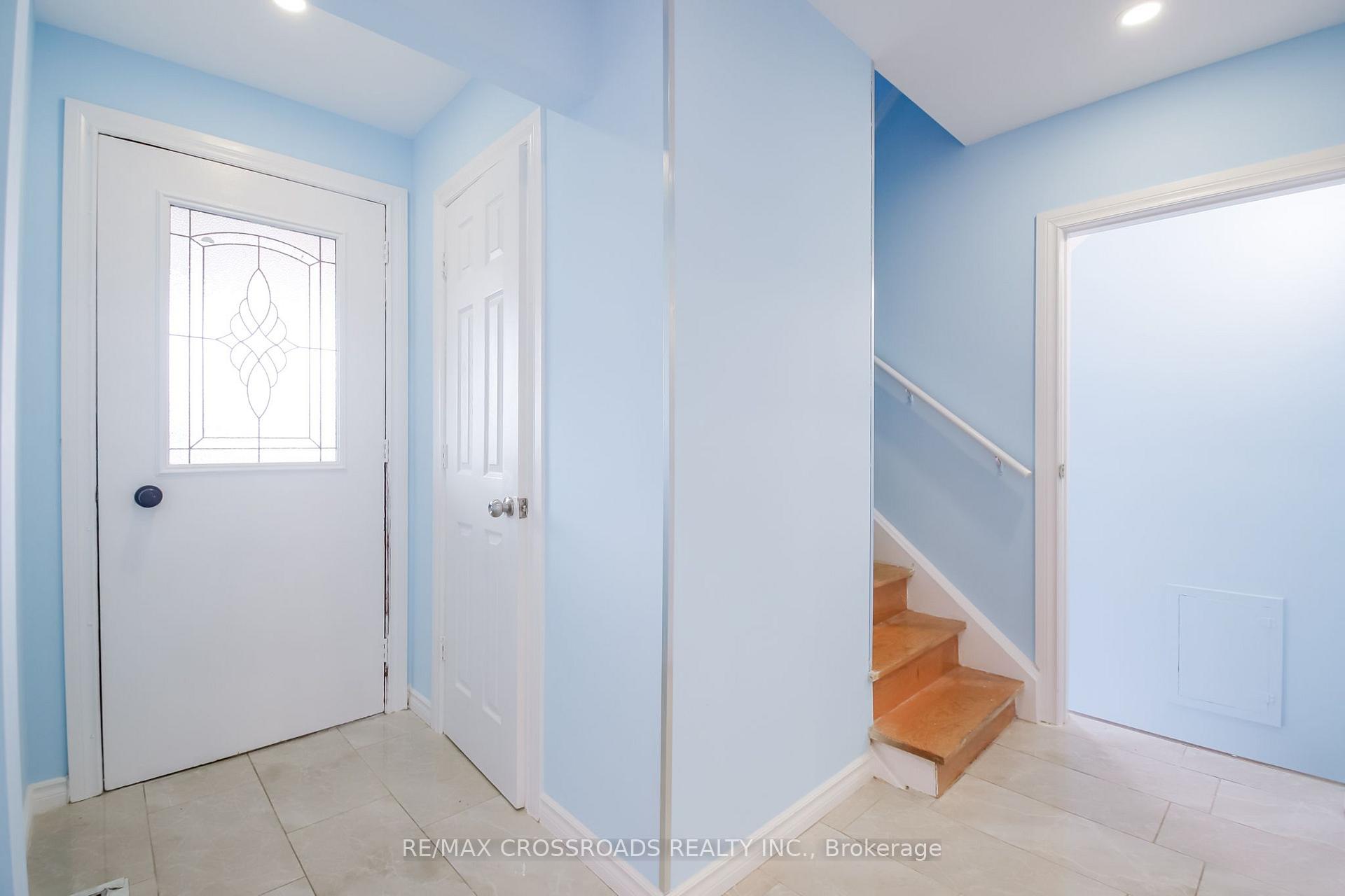 Photo 4 of 53 Giltspur Drive, North York, Glenfield-Jane Heights — HOMEH