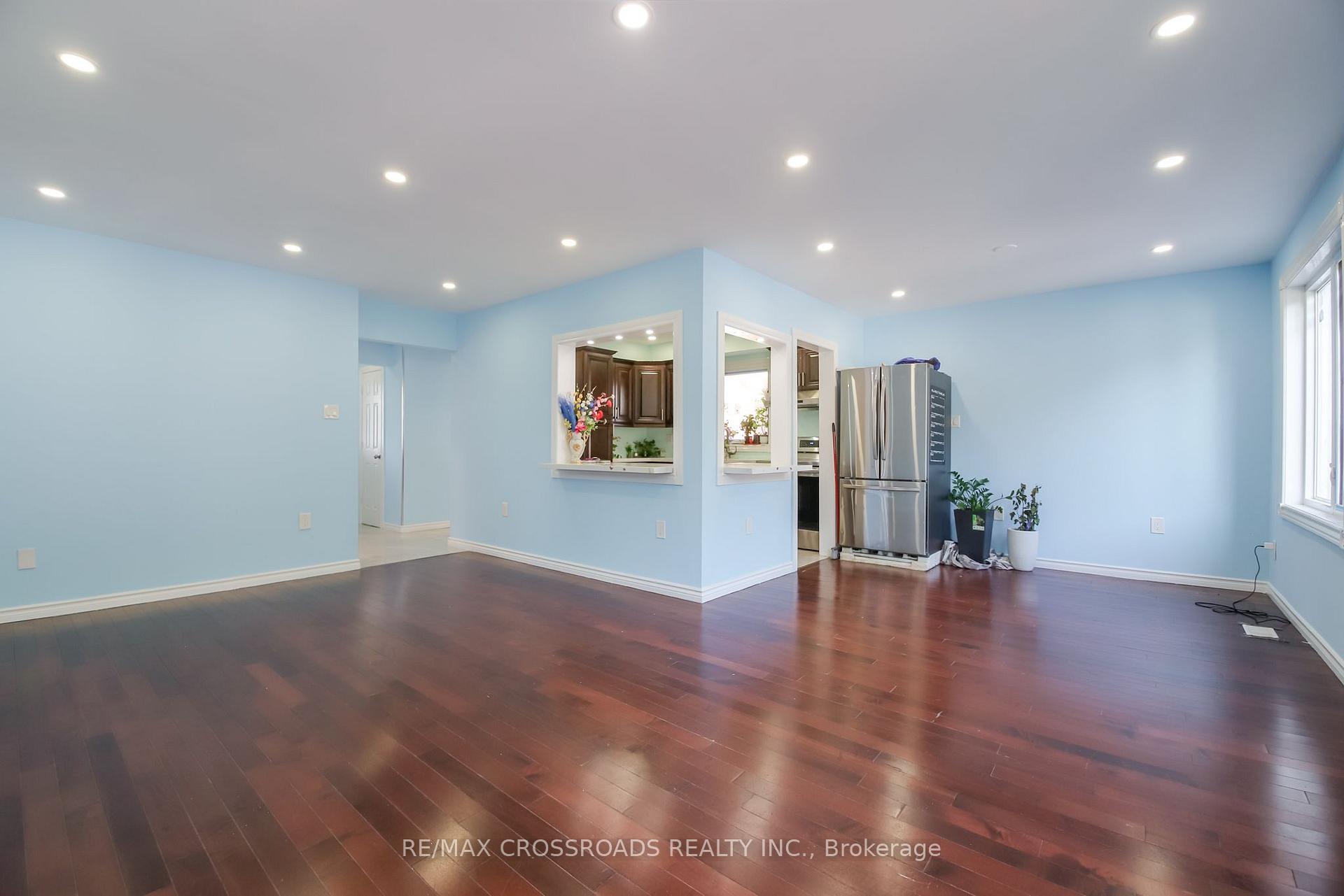Photo 7 of 53 Giltspur Drive, North York, Glenfield-Jane Heights — HOMEH