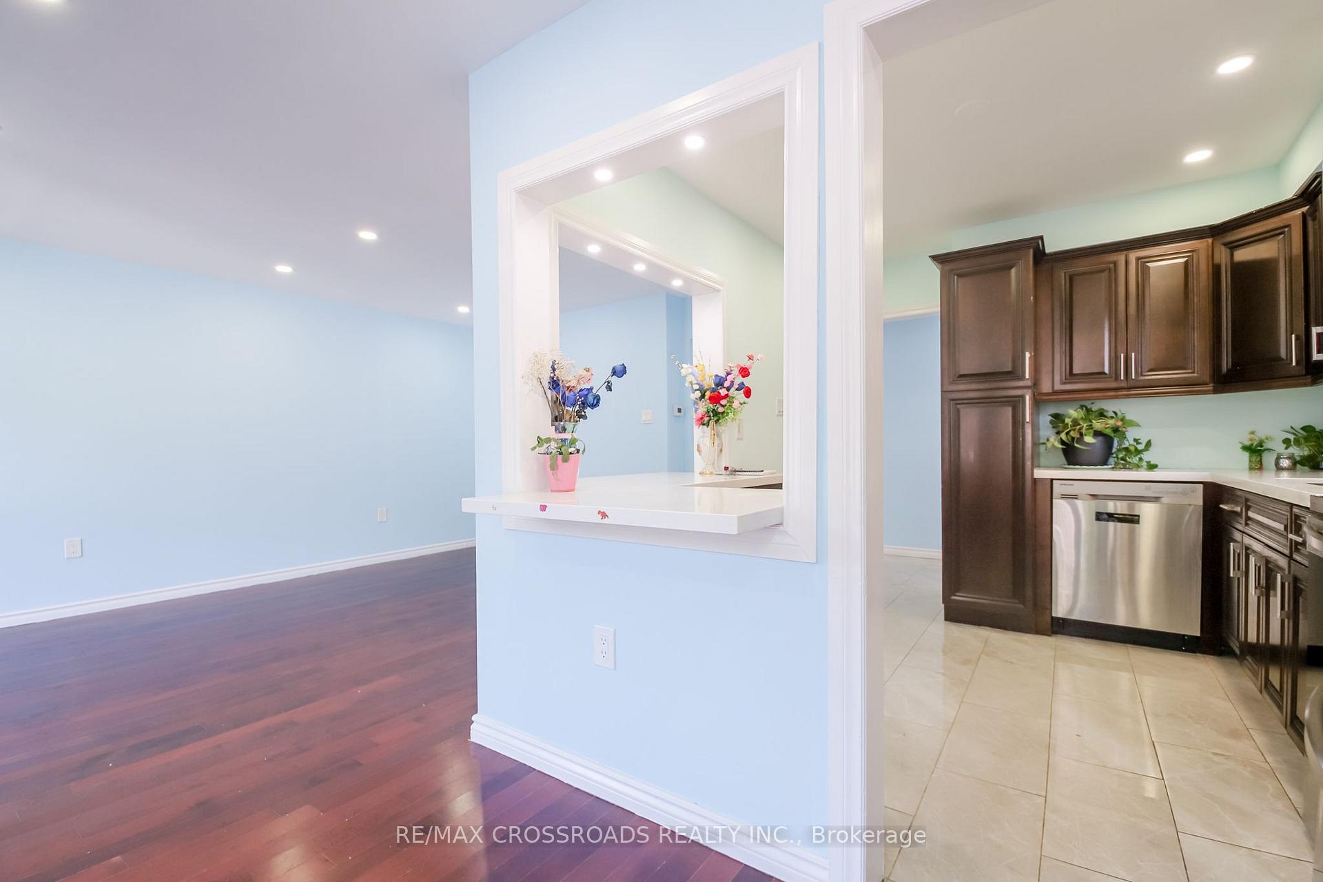 Photo 9 of 53 Giltspur Drive, North York, Glenfield-Jane Heights — HOMEH