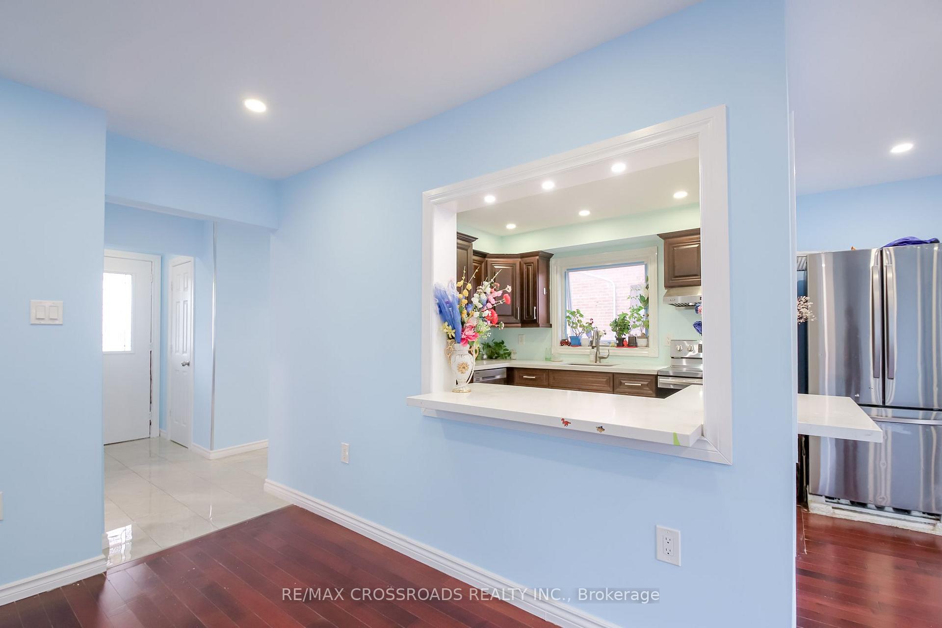 Photo 11 of 53 Giltspur Drive, North York, Glenfield-Jane Heights — HOMEH