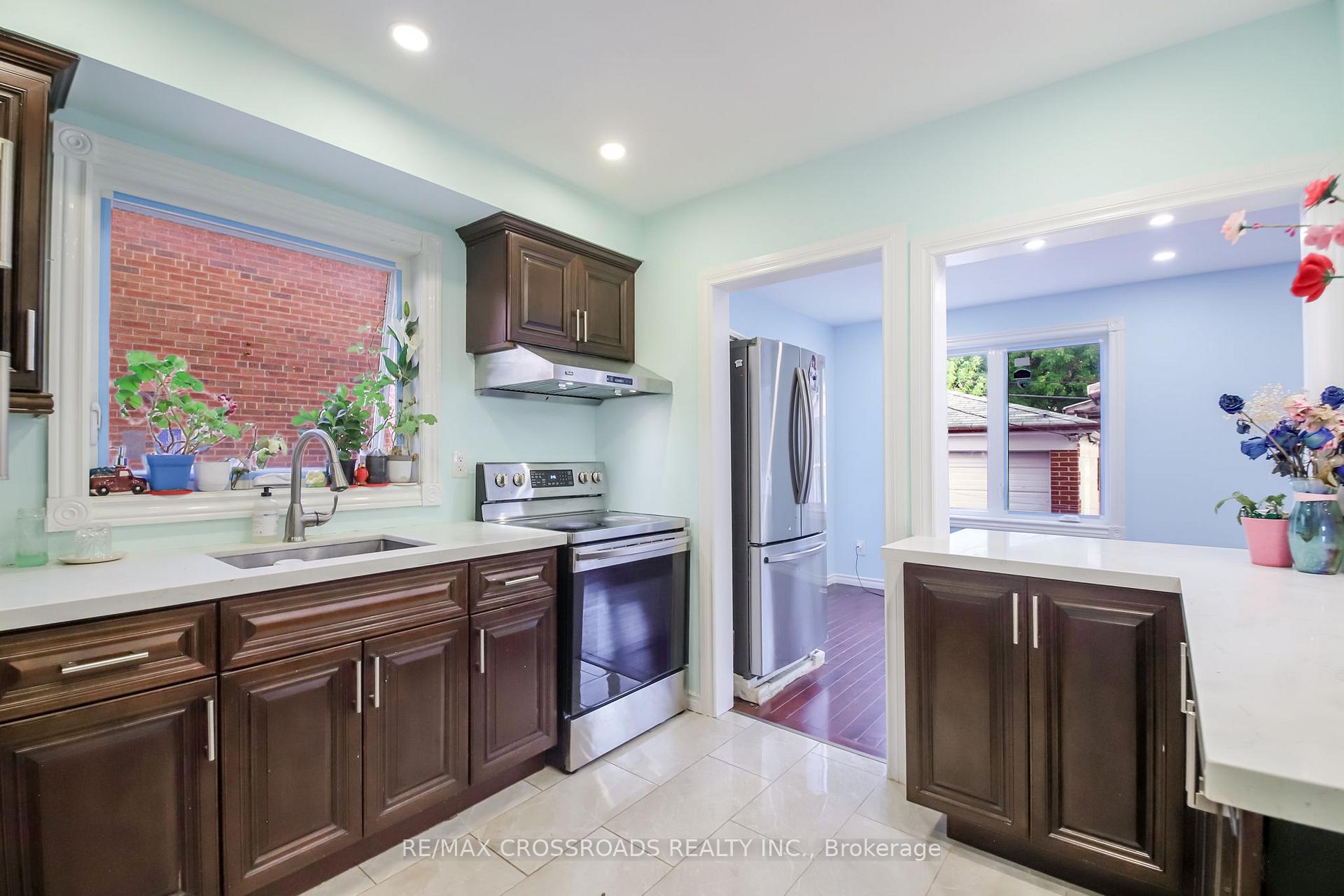 Photo 14 of 53 Giltspur Drive, North York, Glenfield-Jane Heights — HOMEH