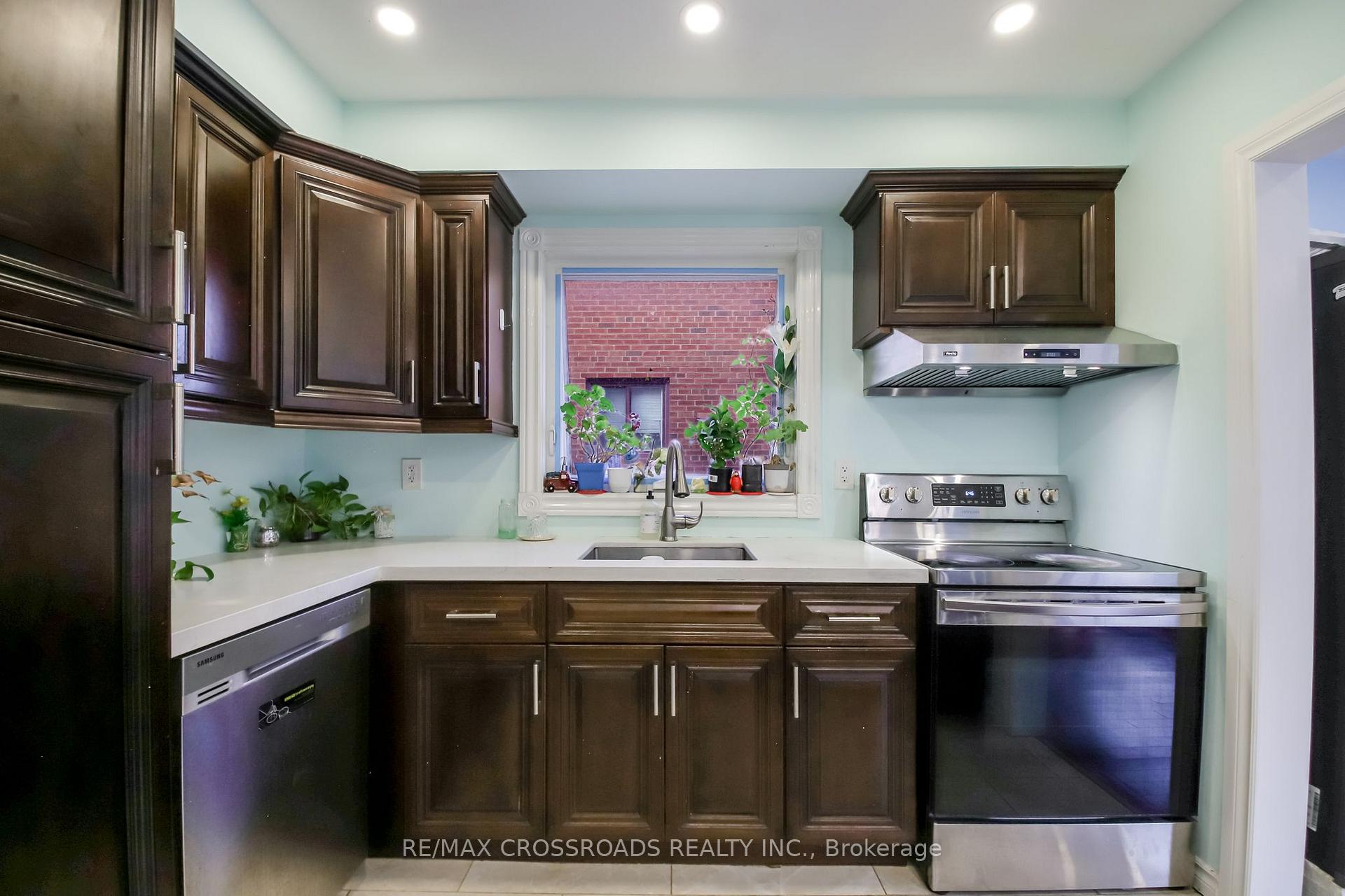 Photo 15 of 53 Giltspur Drive, North York, Glenfield-Jane Heights — HOMEH