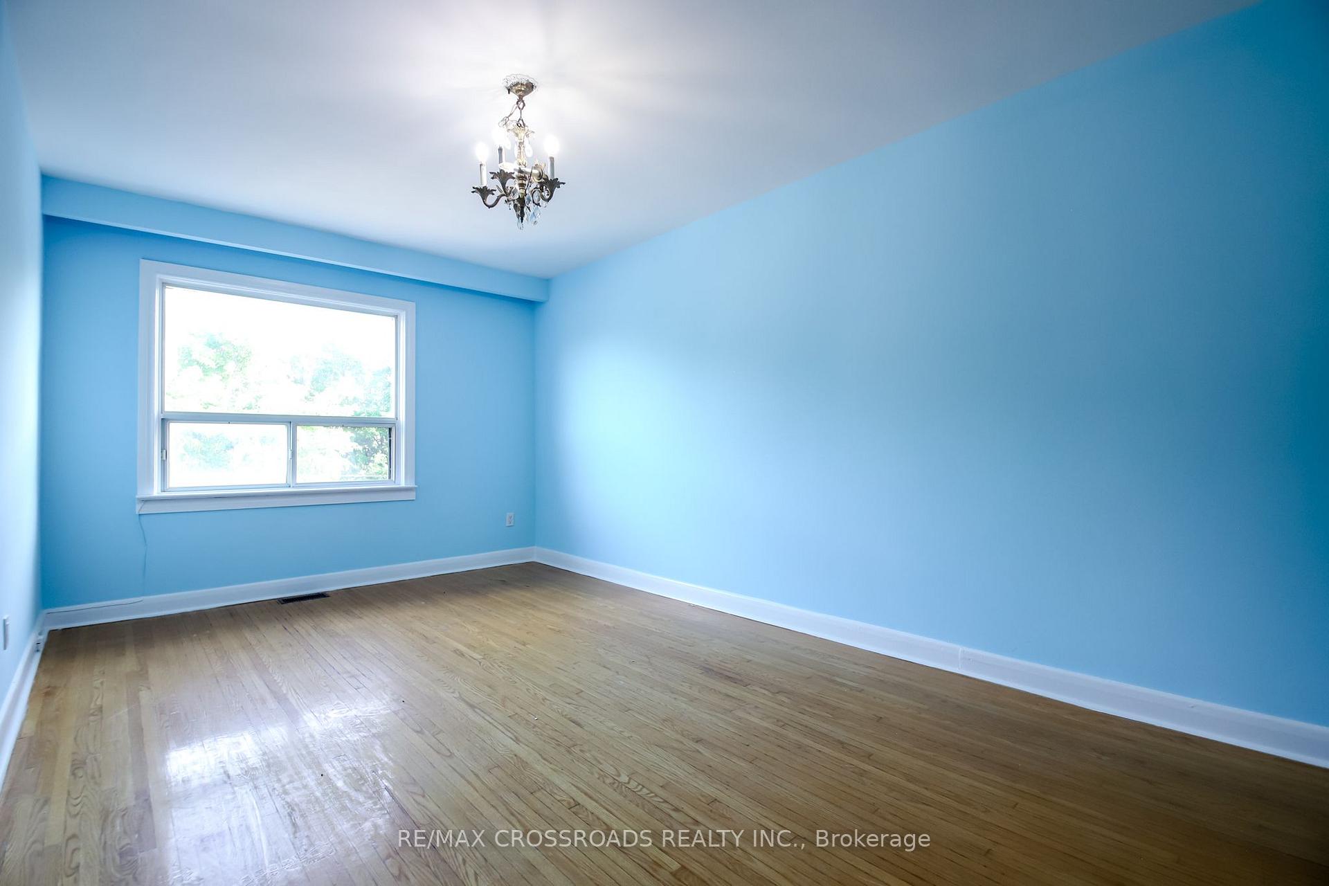 Photo 19 of 53 Giltspur Drive, North York, Glenfield-Jane Heights — HOMEH