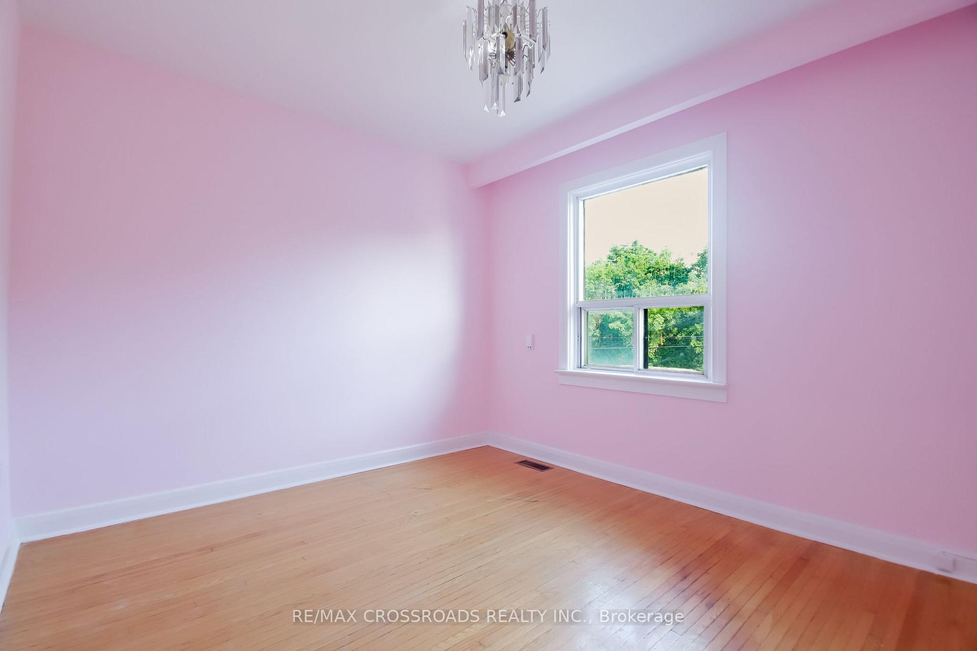 Photo 22 of 53 Giltspur Drive, North York, Glenfield-Jane Heights — HOMEH