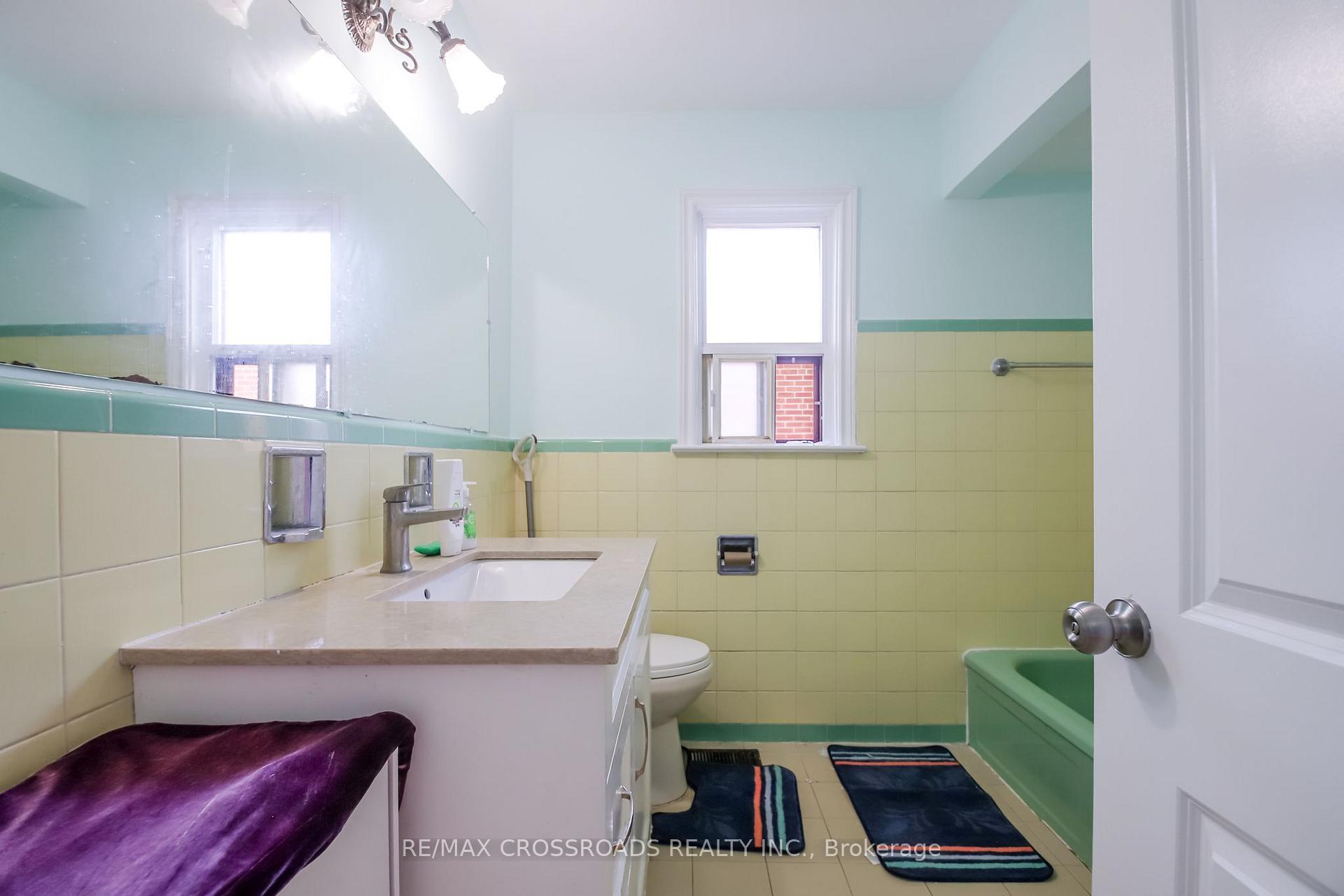 Photo 23 of 53 Giltspur Drive, North York, Glenfield-Jane Heights — HOMEH