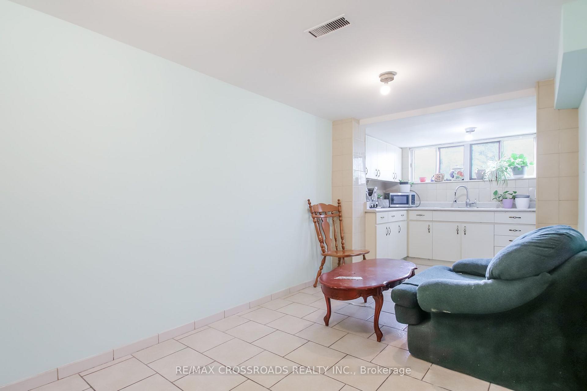 Photo 25 of 53 Giltspur Drive, North York, Glenfield-Jane Heights — HOMEH