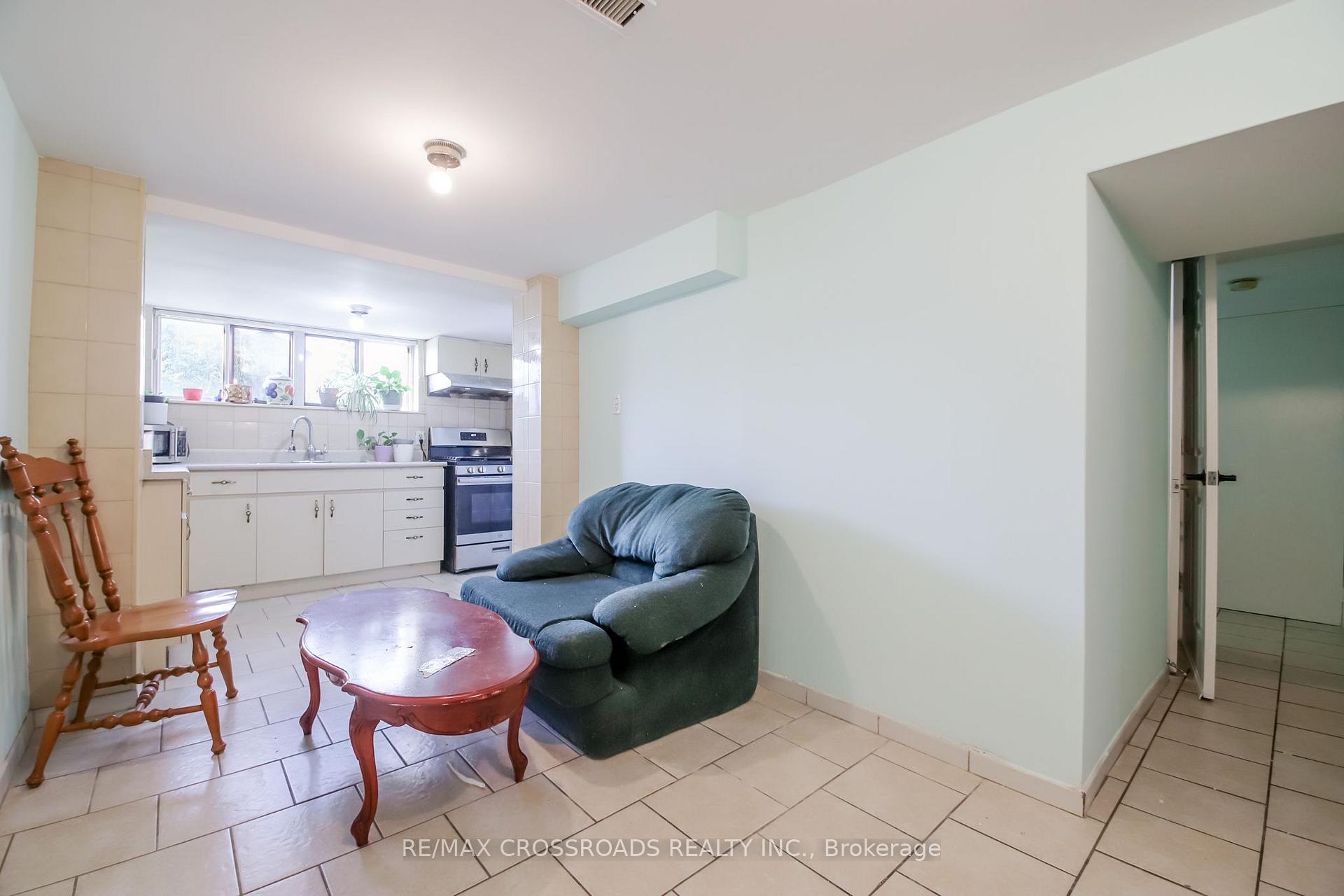 Photo 26 of 53 Giltspur Drive, North York, Glenfield-Jane Heights — HOMEH