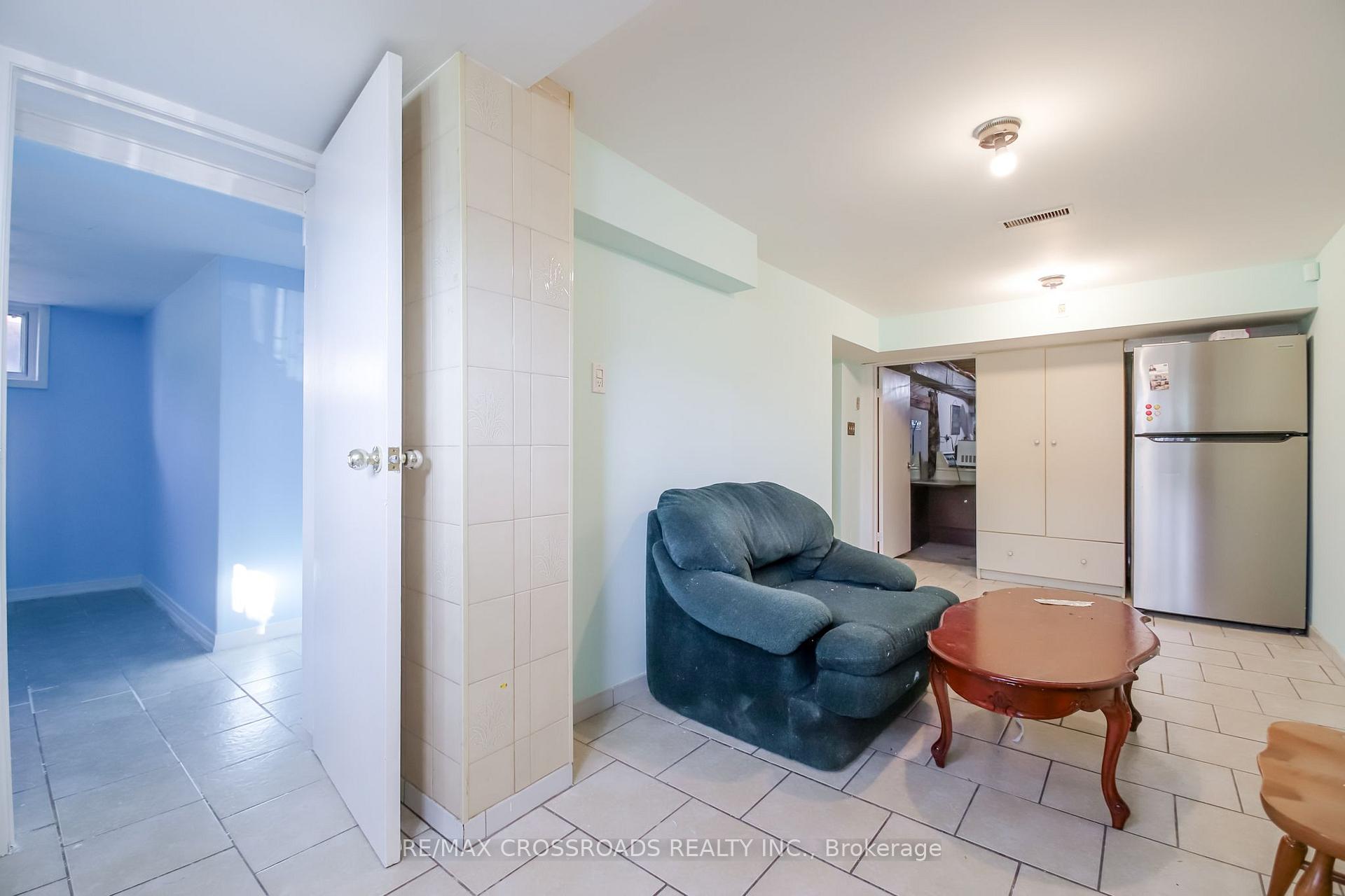 Photo 28 of 53 Giltspur Drive, North York, Glenfield-Jane Heights — HOMEH