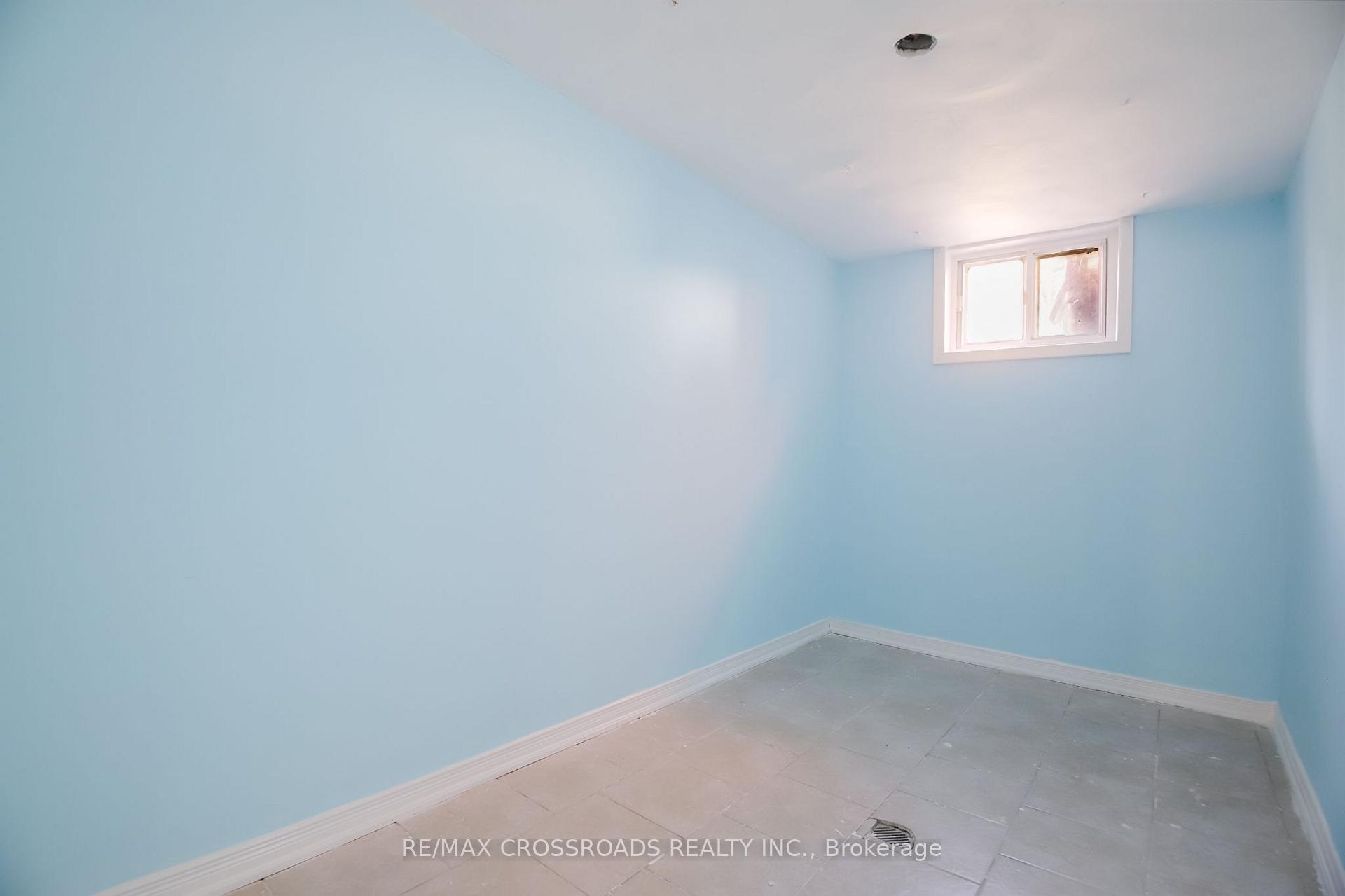 Photo 29 of 53 Giltspur Drive, North York, Glenfield-Jane Heights — HOMEH