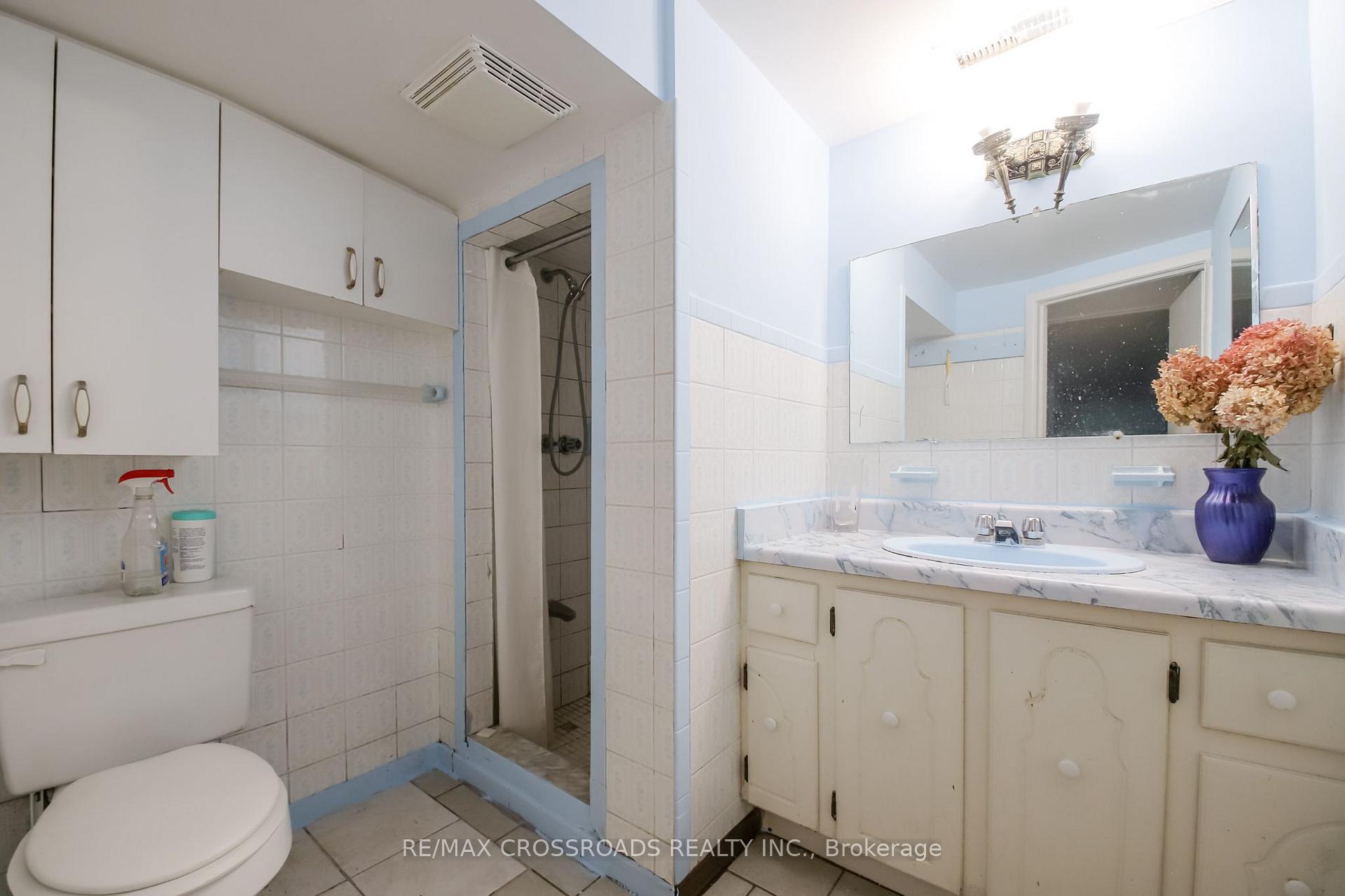 Photo 31 of 53 Giltspur Drive, North York, Glenfield-Jane Heights — HOMEH