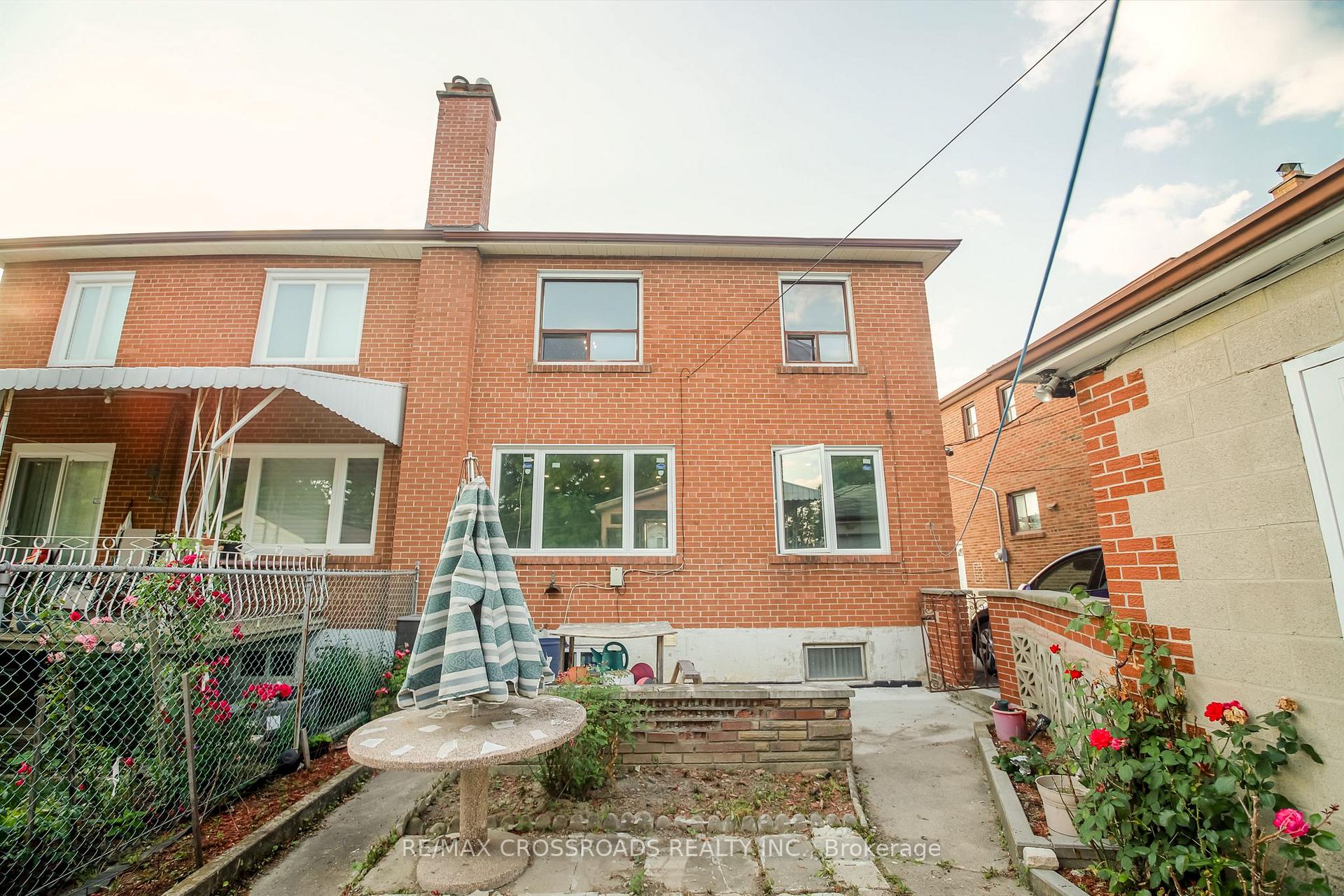 Photo 34 of 53 Giltspur Drive, North York, Glenfield-Jane Heights — HOMEH