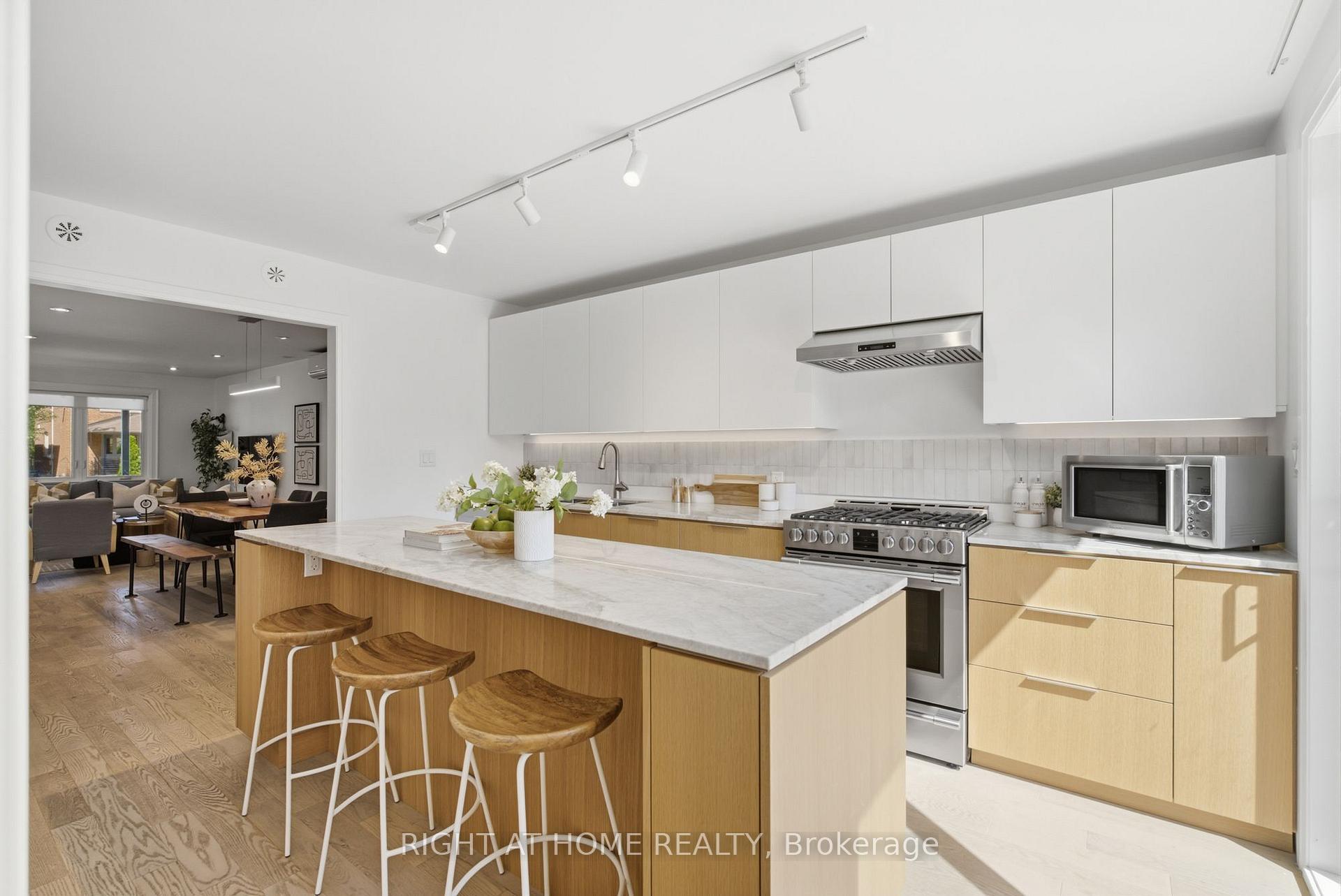Photo 11 of 7 Hector Avenue, Toronto, Wychwood — HOMEH