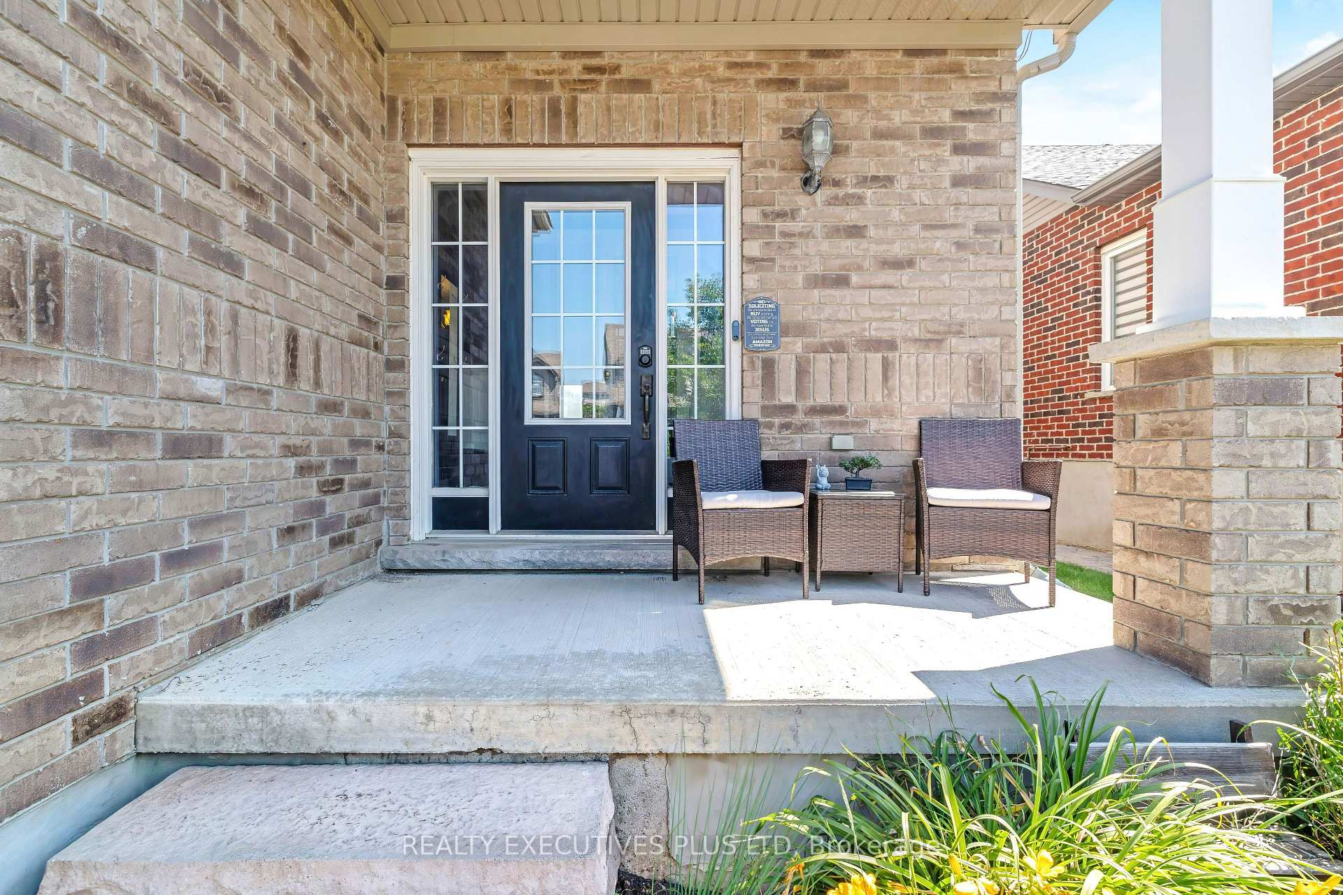 Photo 3 of 56 Dinnick Crescent, Orangeville — HOMEH