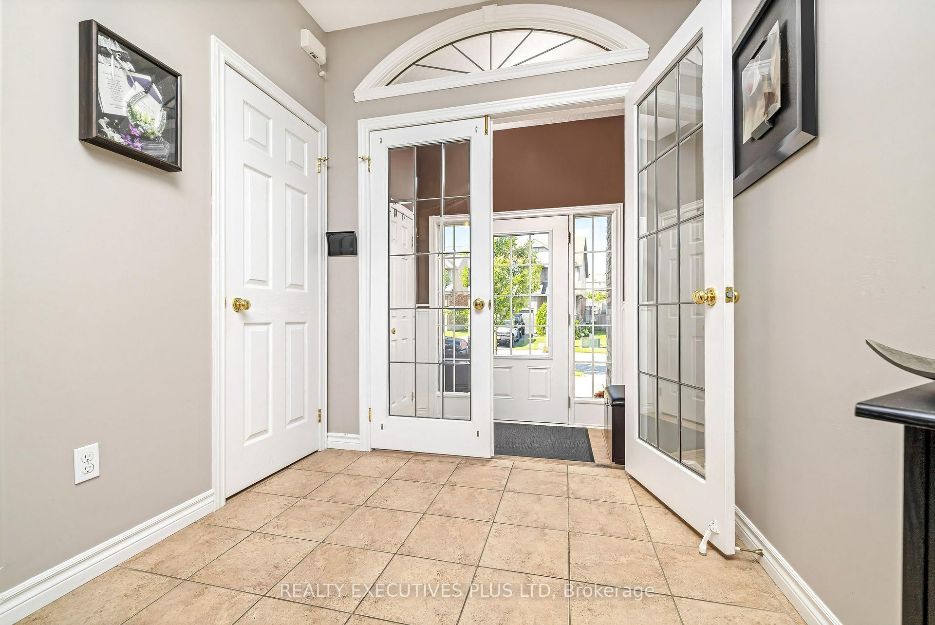 Photo 4 of 56 Dinnick Crescent, Orangeville — HOMEH