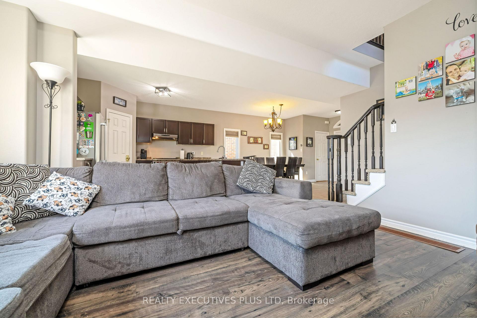 Photo 13 of 56 Dinnick Crescent, Orangeville — HOMEH